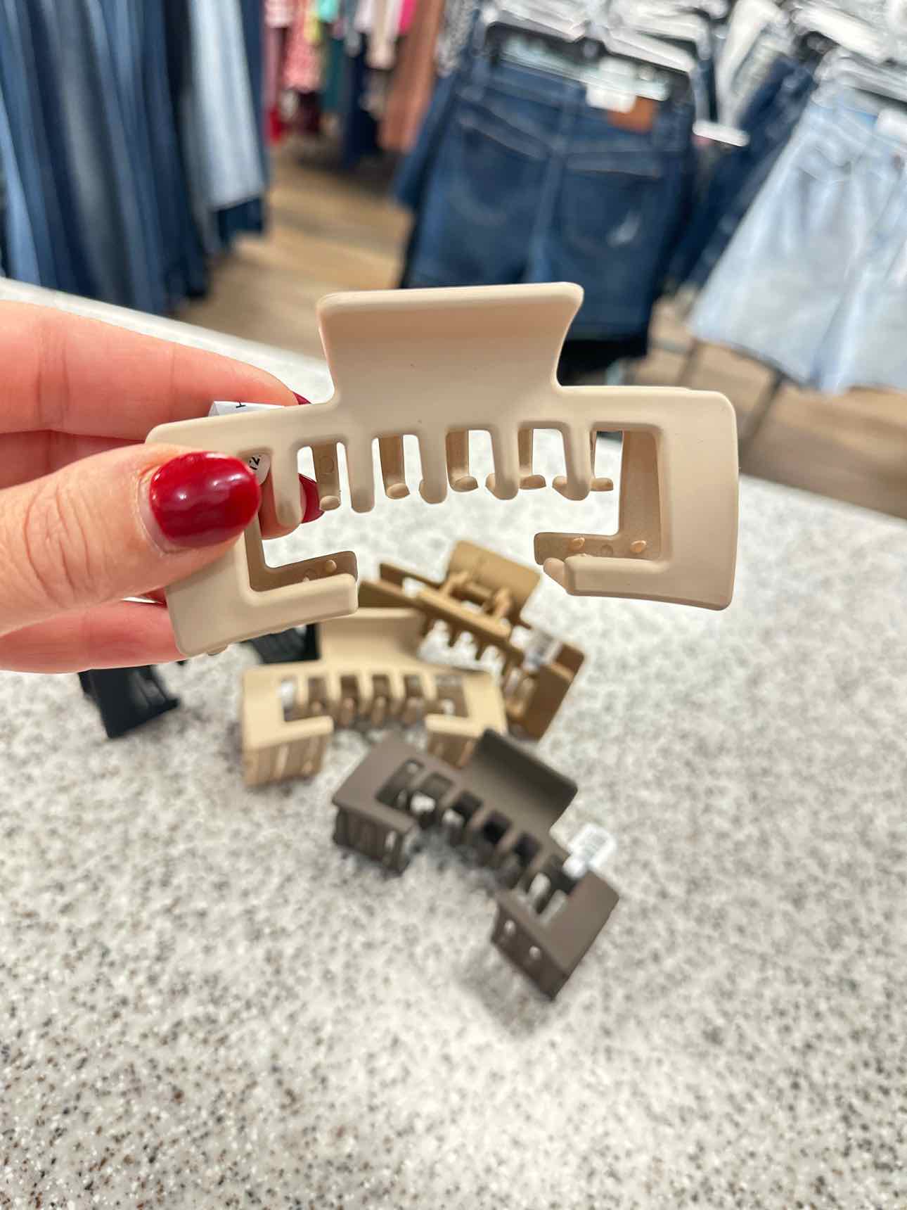 Notched Out 4" Hair Claw Clip