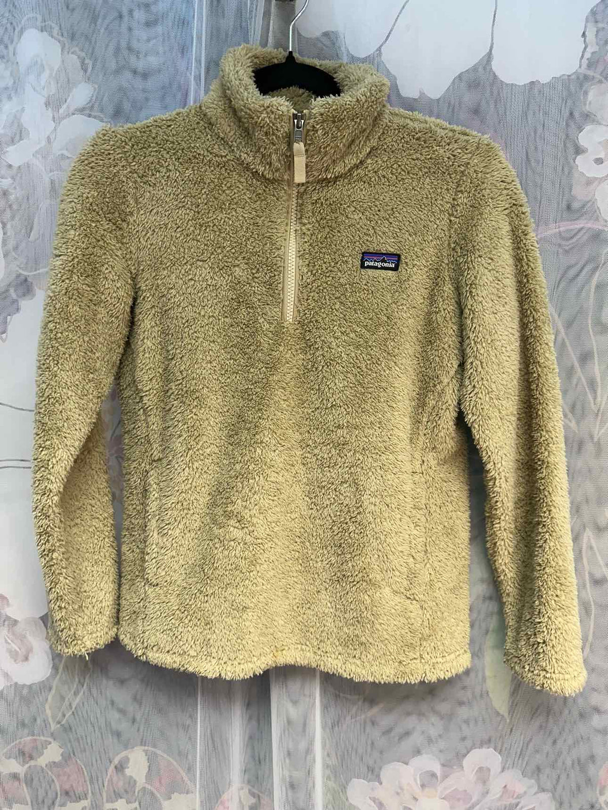 Patagonia Size Large Tan sweat shirt
