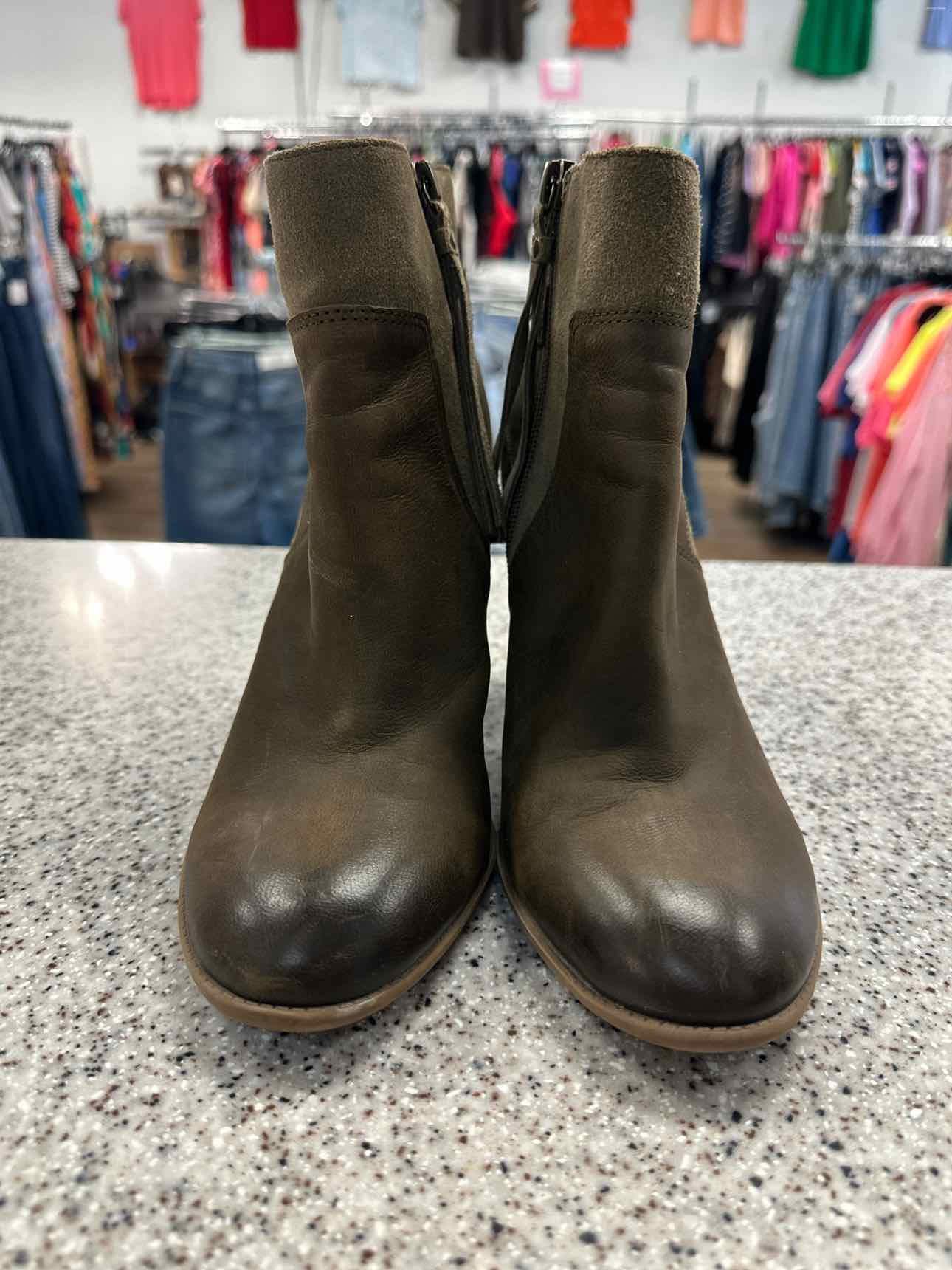 Sole Society Size 8.5 'Hollie' Suede Leather heeled ankle booties Olive Boots