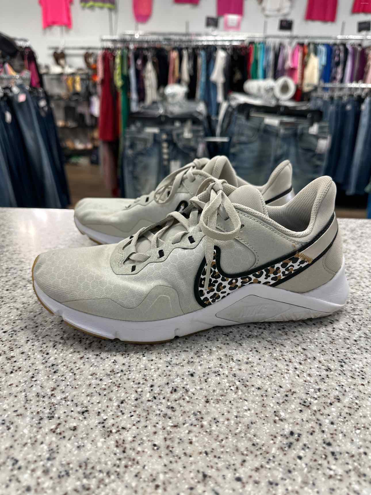 Nike Size 8 1/2 Bone Sneakers
