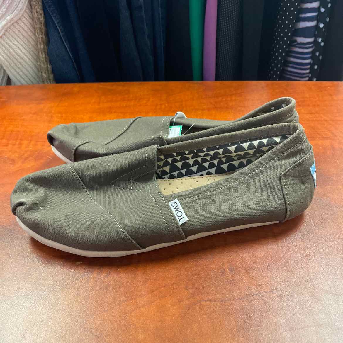 TOMS Size 7 Gray Shoes