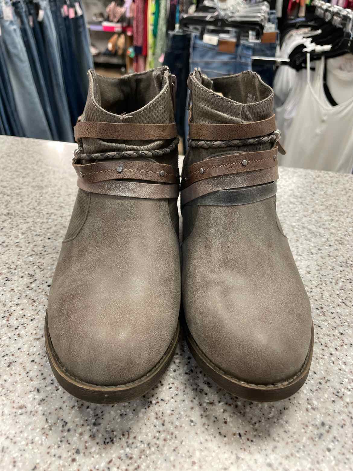 Carolina Belle Size 9 Gray Multi Ankle Strap booties Boots