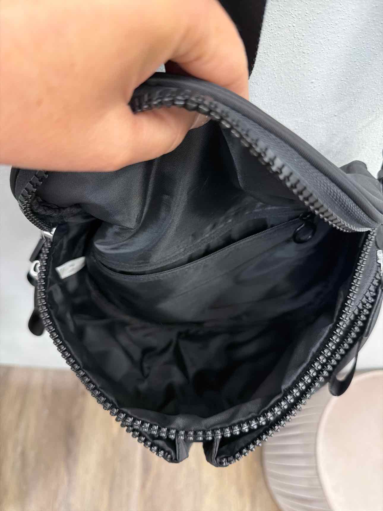 I&R Nylon Crossbody Bum Bag Water-Repellent Sling Bag NWOT Black Handbags