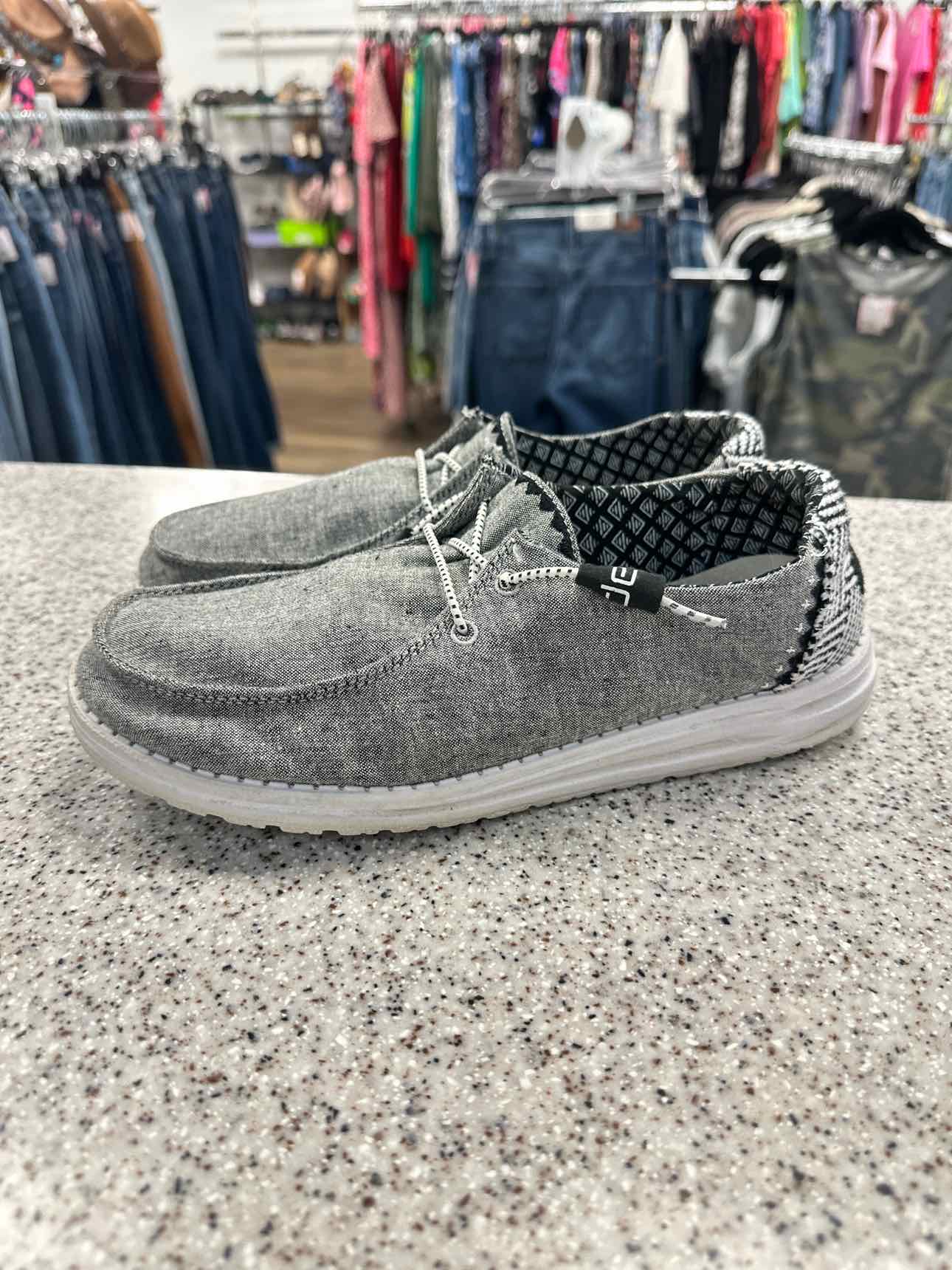 Hey Dude Size 9 Gray Shoes