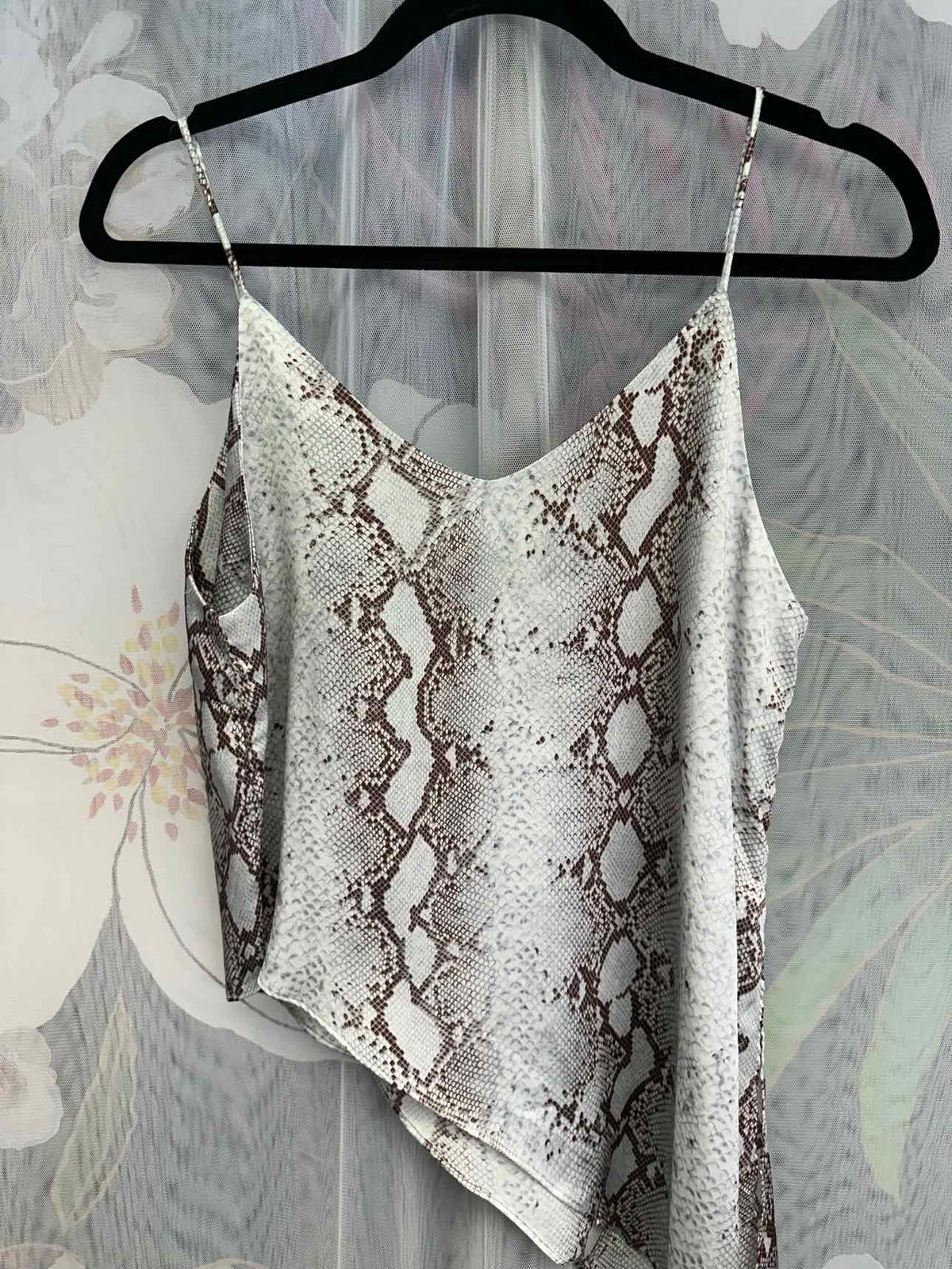 Lucy Paris Size Small Grey Top
