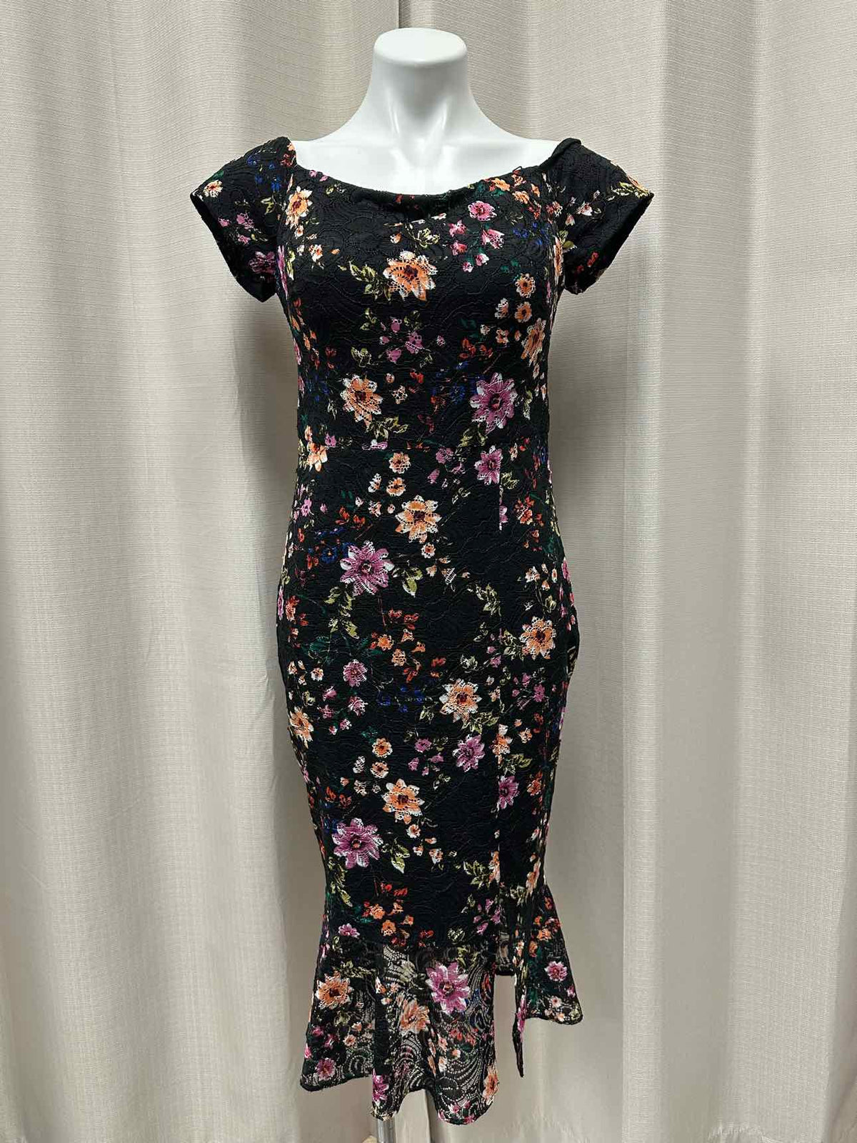 Guess Floral Lace Overlay Short/Off Shoulder Sleeve Mermaid 6 Black/Multi Dress