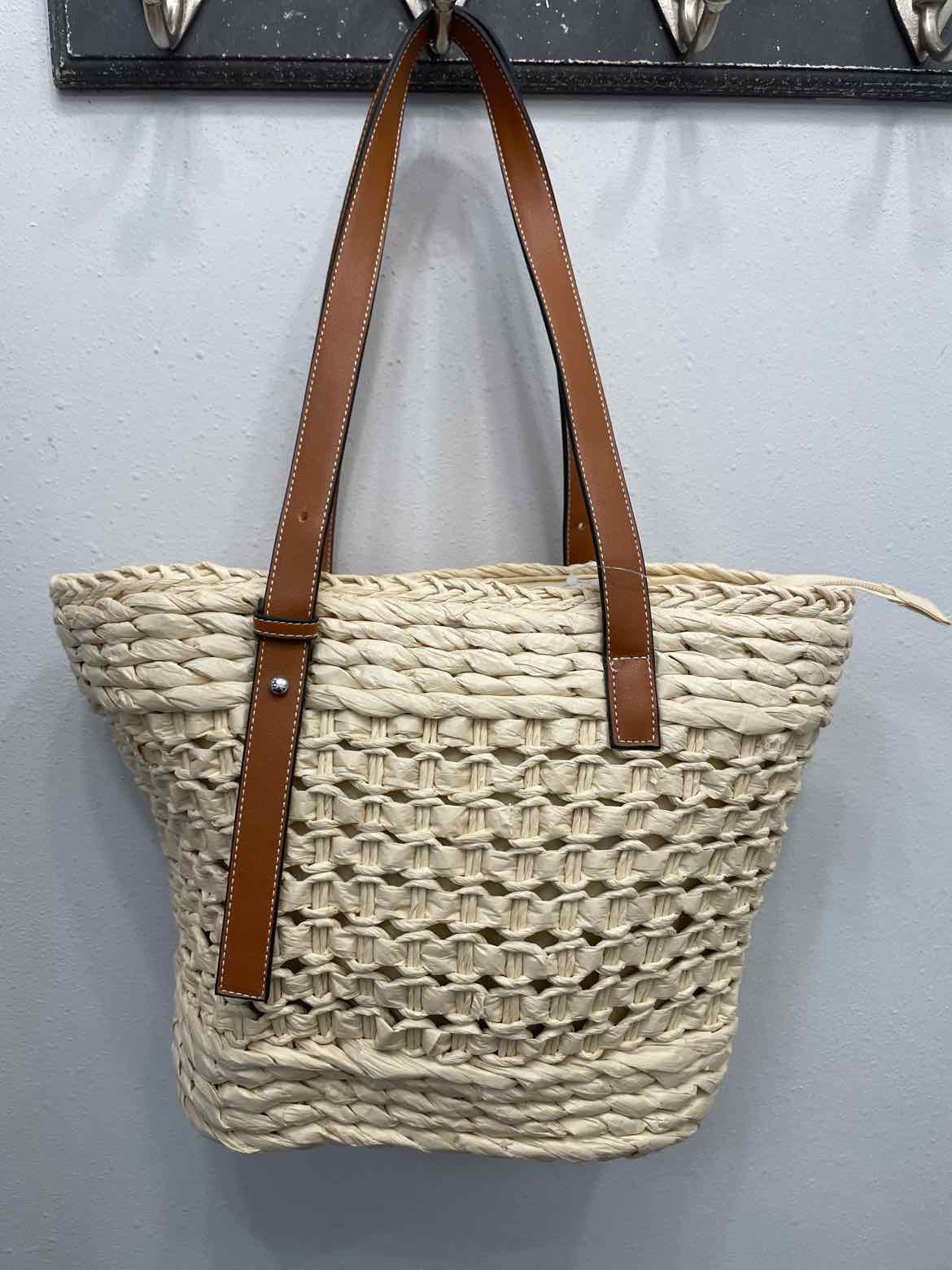 Judson & Co Size Medium Natural Handbags