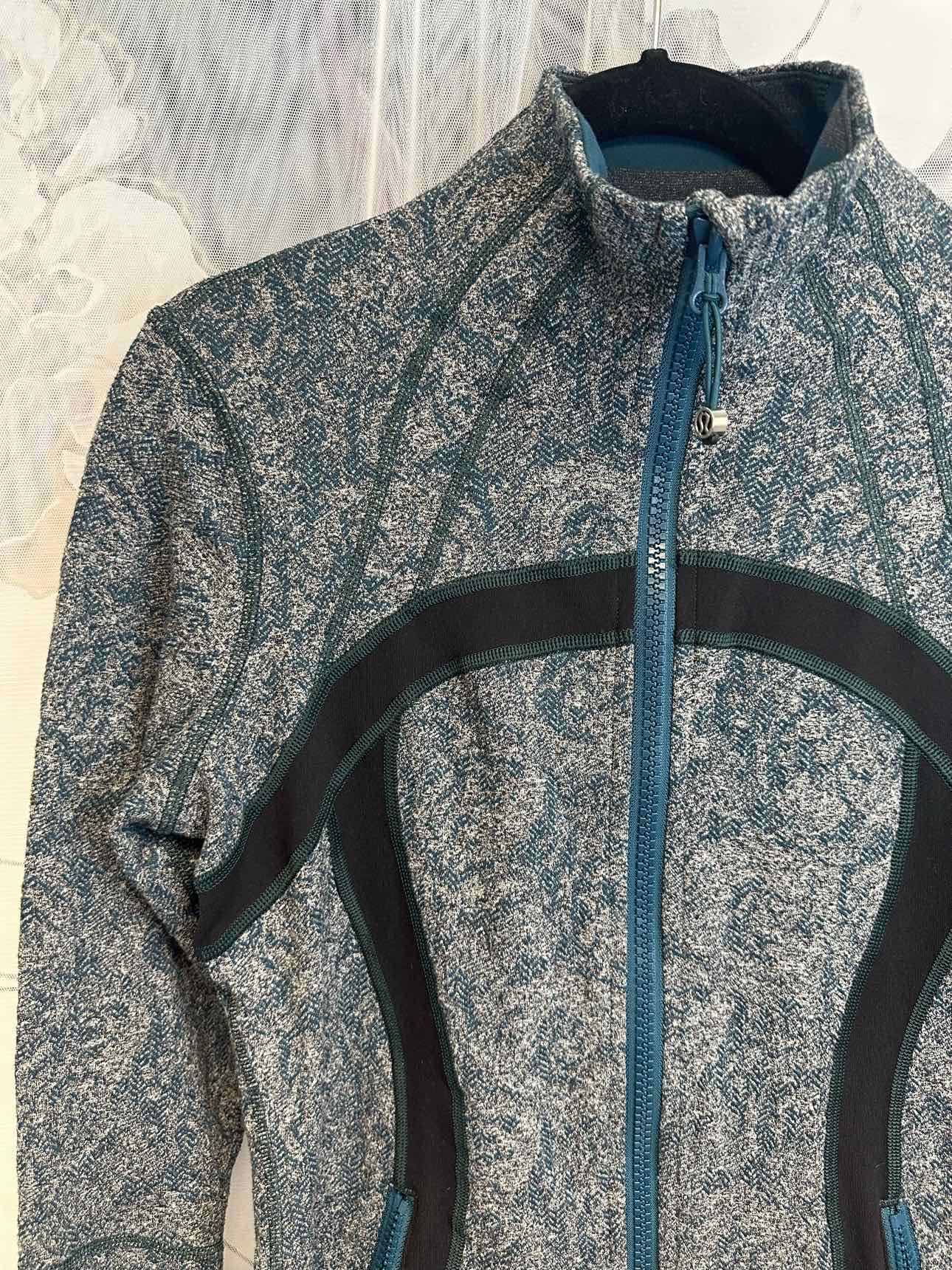 Lululemon Define Fleece Zip Up Size 10 Grey/Teal Jacket Top