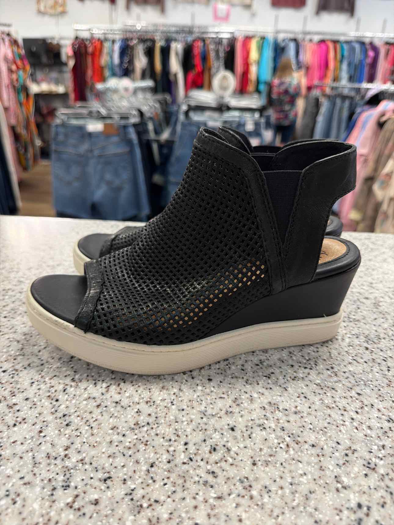 Sofft Size 7.5 Black Perforated Leather Open Toe Wedge Sandals