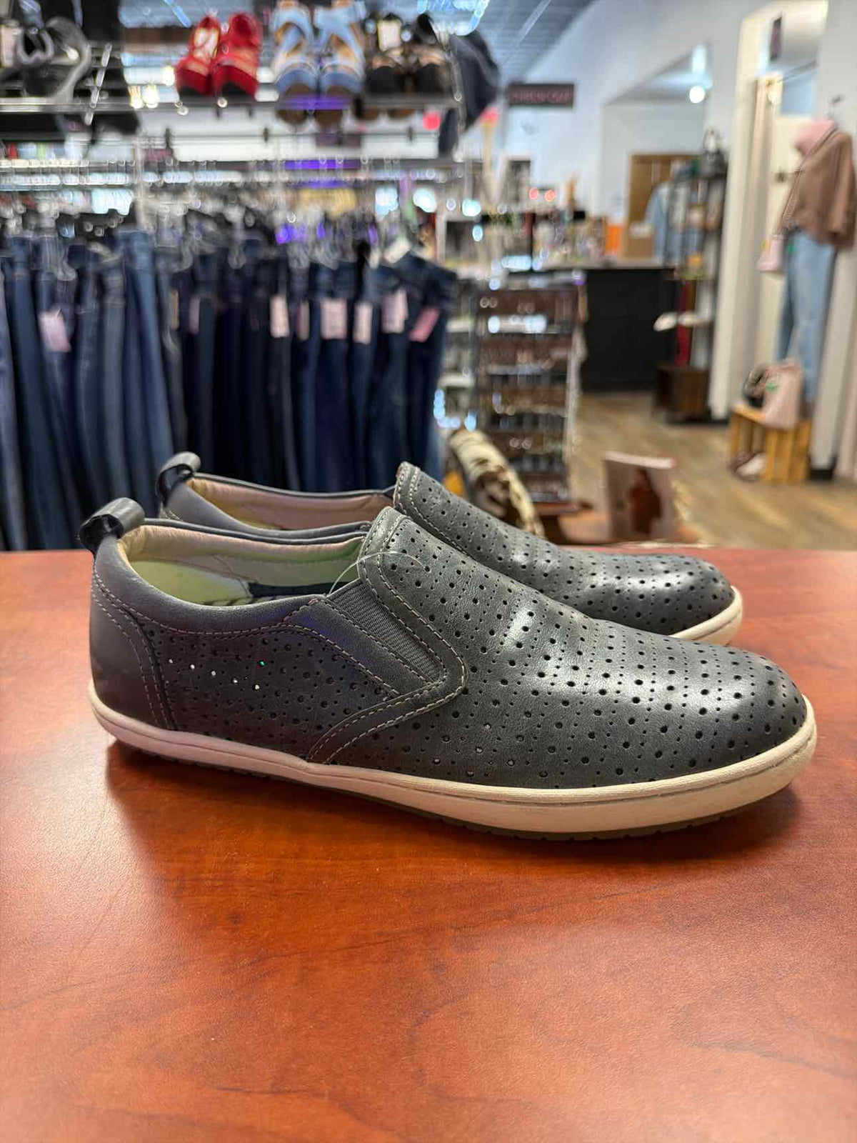 Taos Court Slip-On Steel Sneakers Size 8