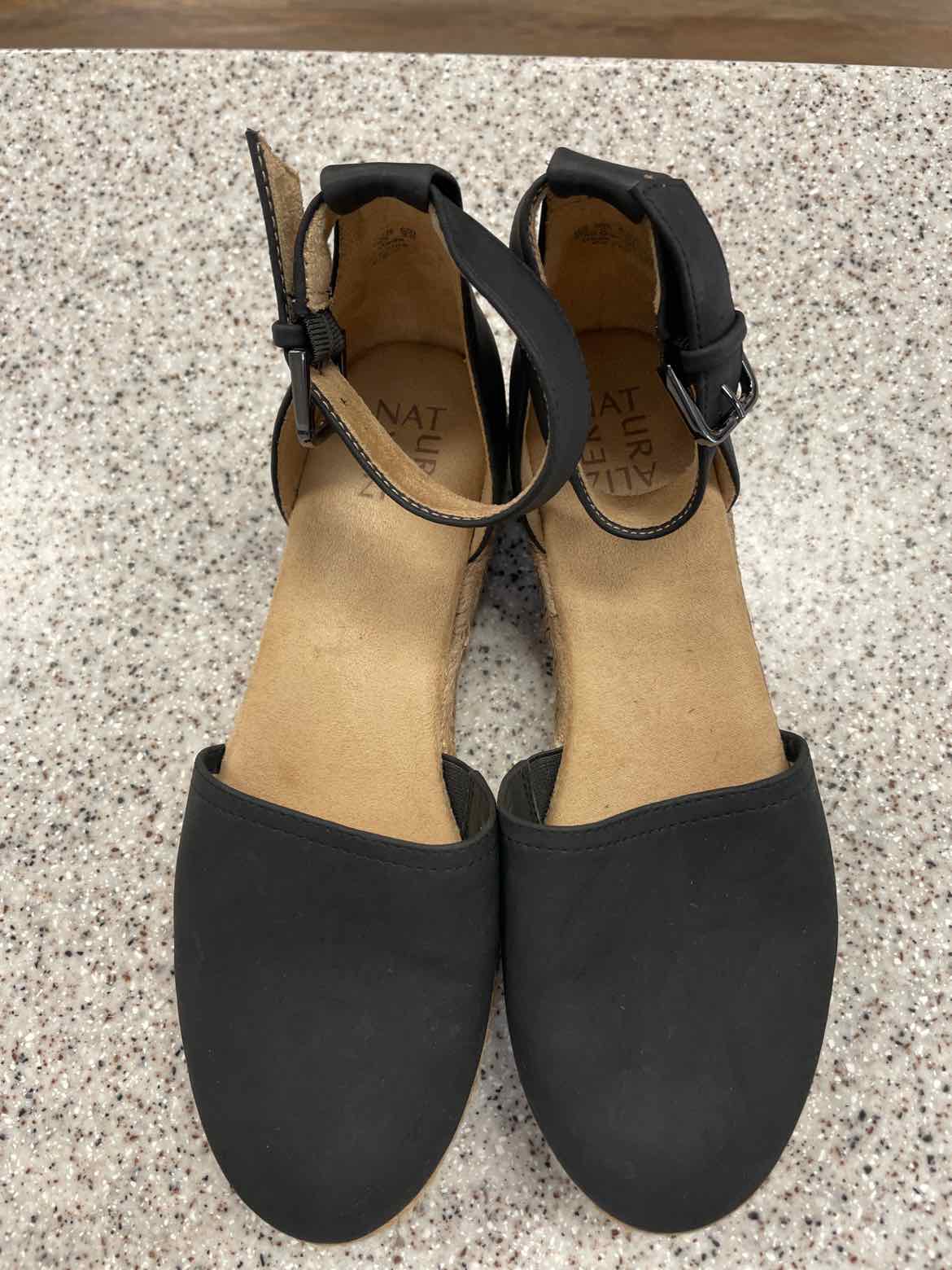 NATURALIZER Size 8 Black sandal