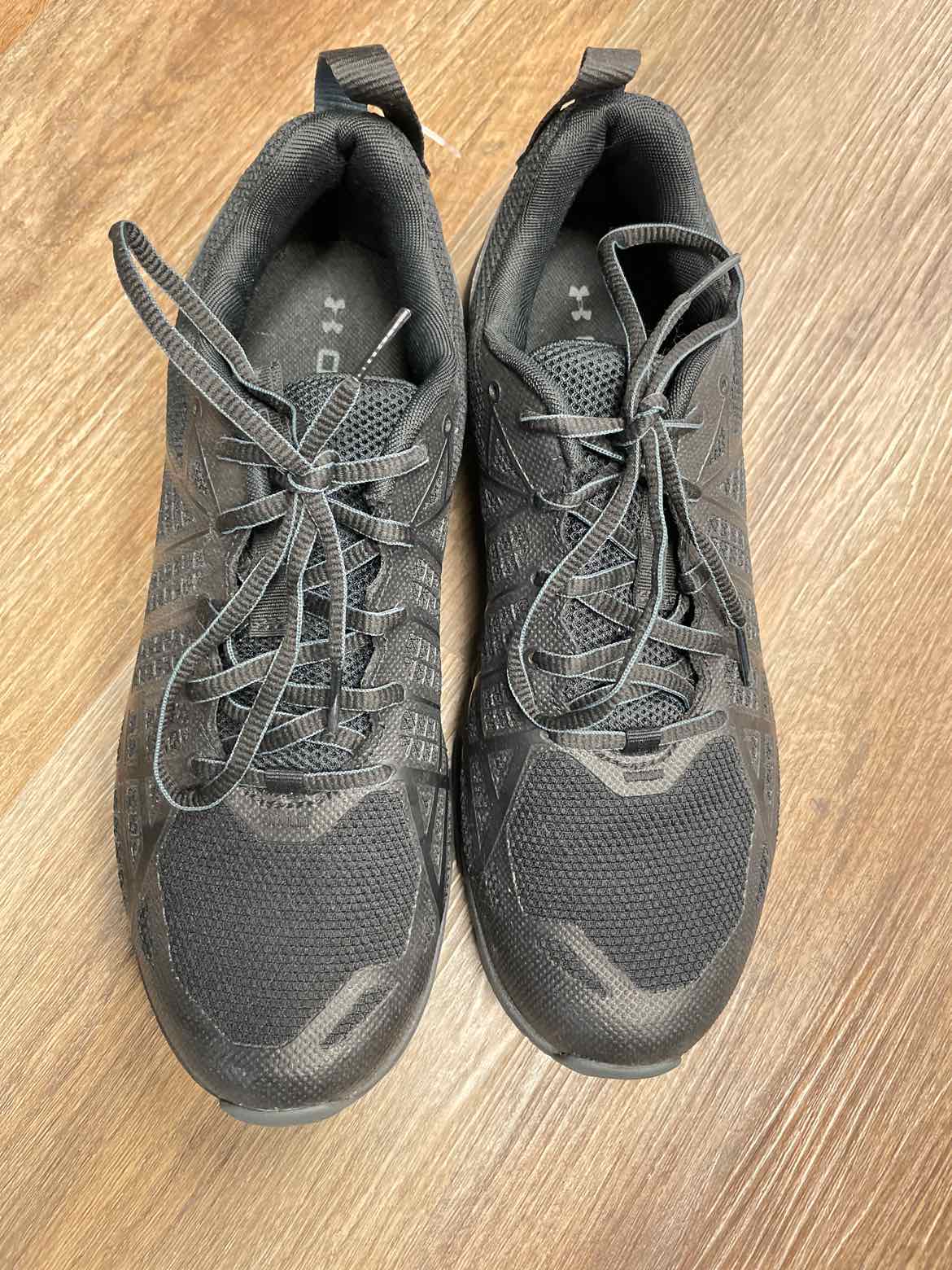 Under Armour Size 10 Black Shoes