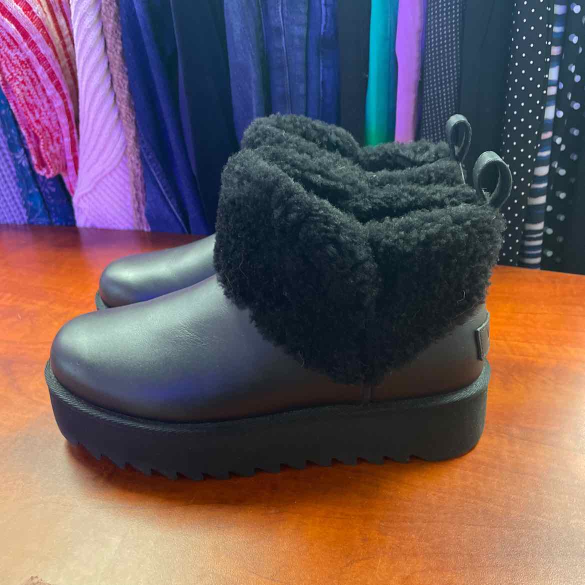 UGG Ultra Mini Alina Curled Genuine Shearling Platform Black Boots Size 7