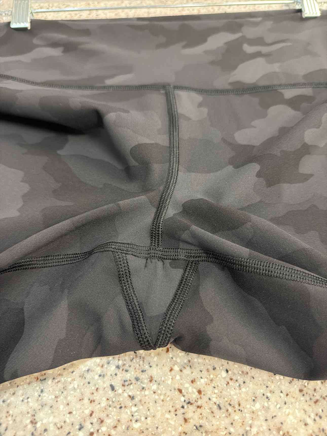 Lululemon Size 14 Align High Rise Crop Capri Camo Print Charcoal Athletics