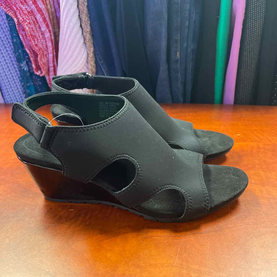 Bandolino Giovino Open-Toe Singback Wedge Black Sandals Size 10
