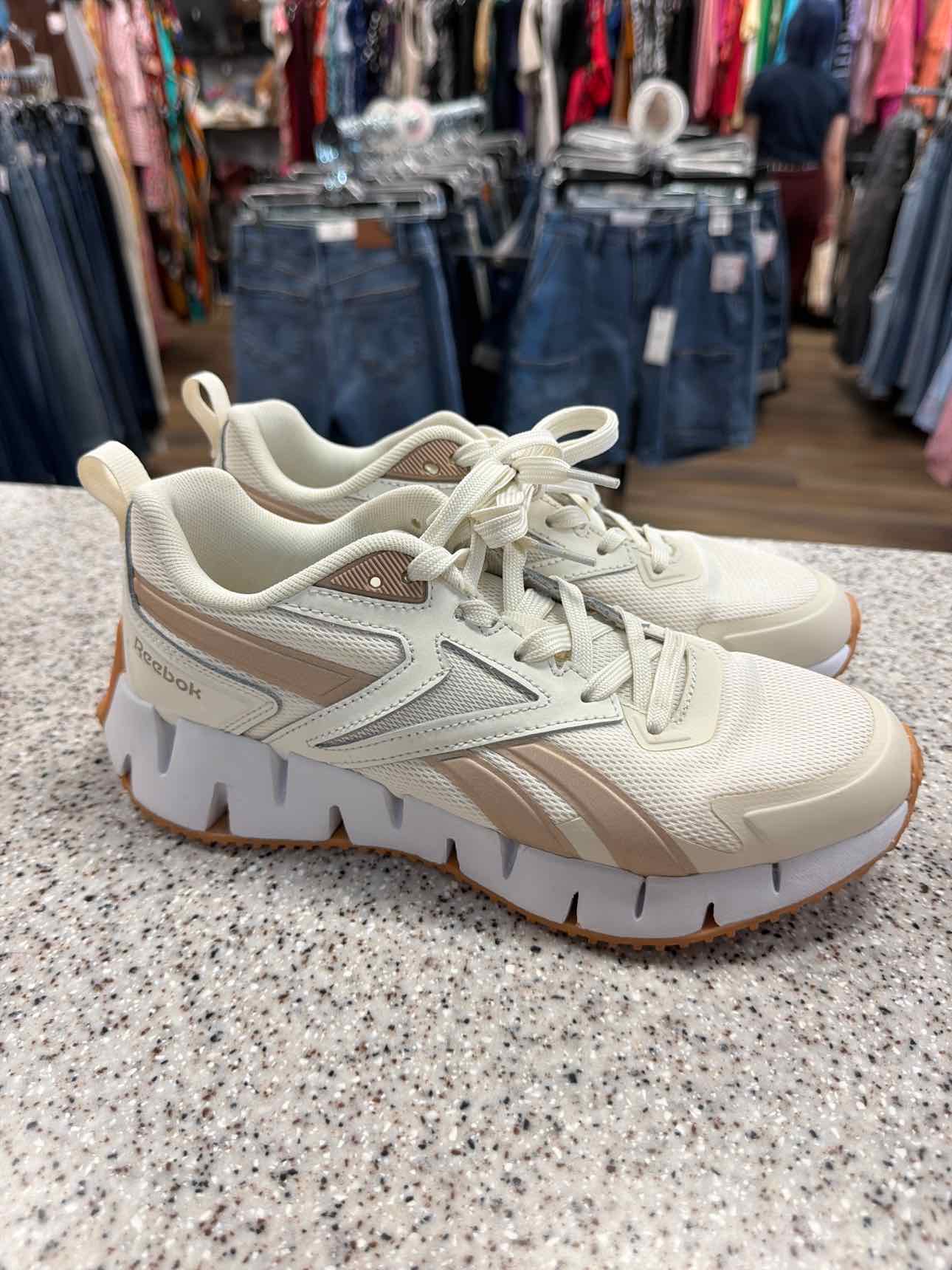 Reebok Size 7.5 Cream Sneakers