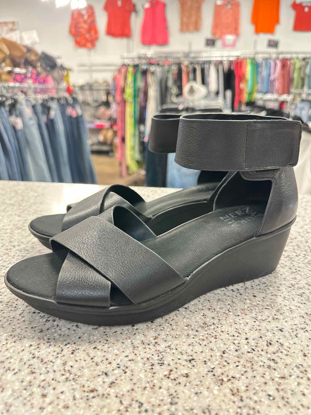 NATURALIZER Size 8 Black sandal