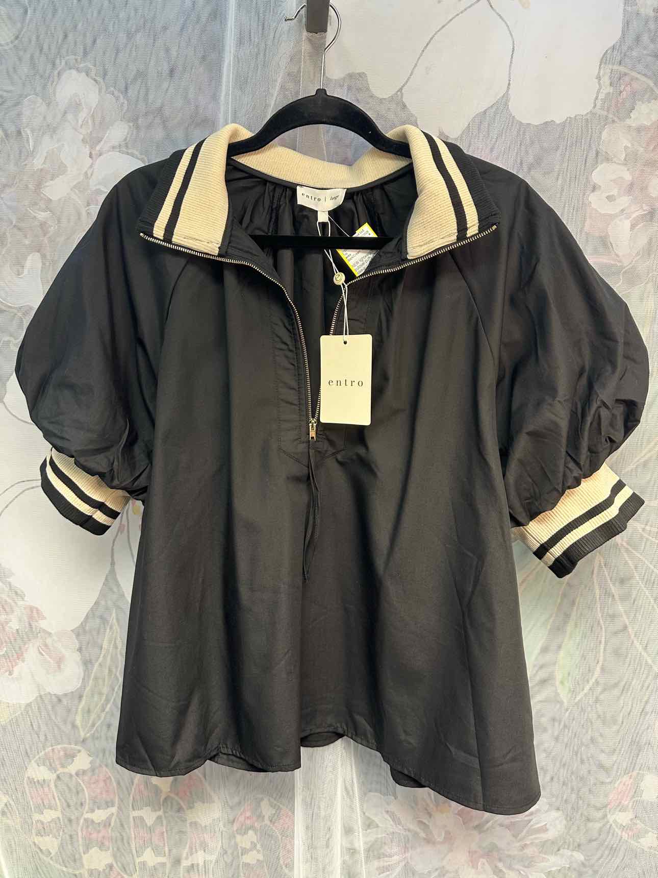 entro NEW NWT Pullover Puffy Short Sleeve Size Large Black/Cream Top