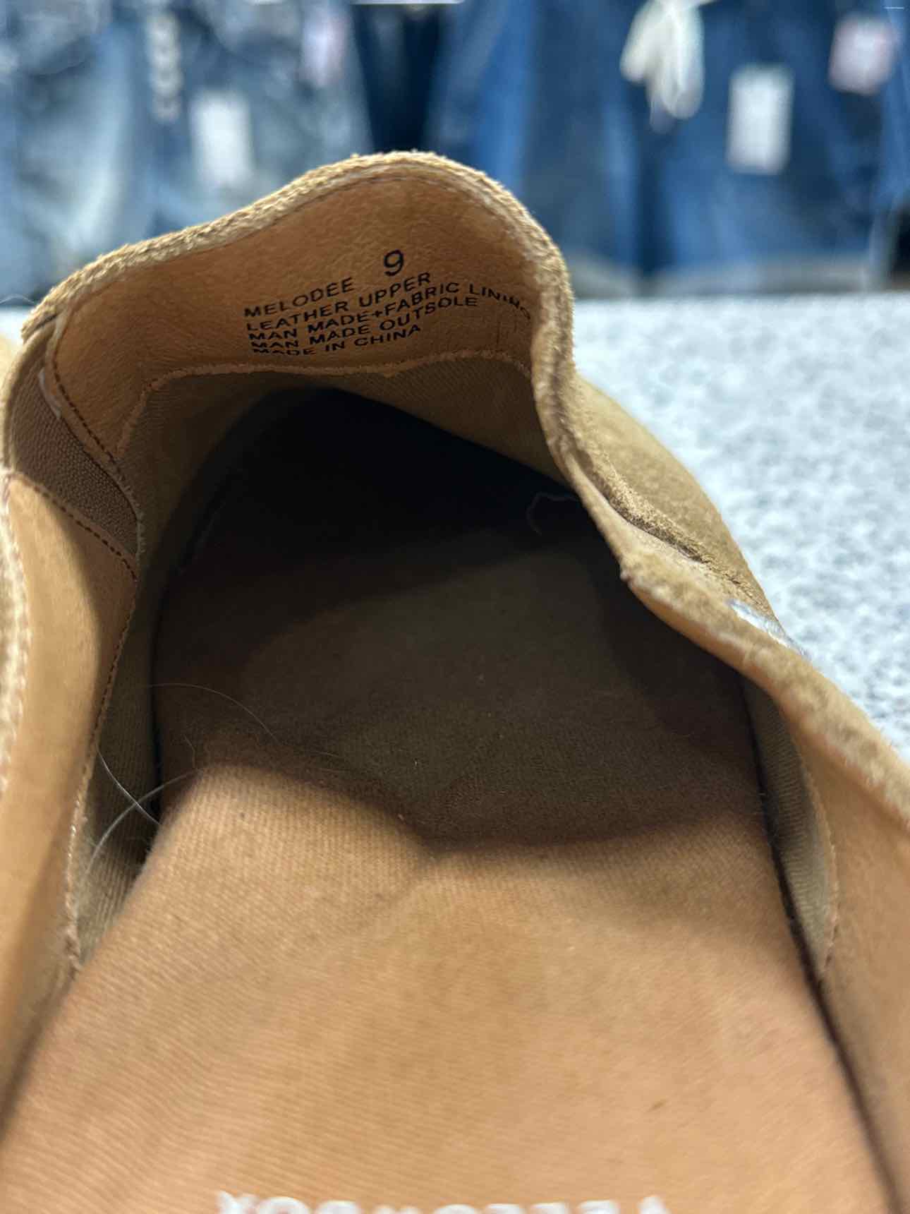 Yellow Box Size 9 Brown Shoes