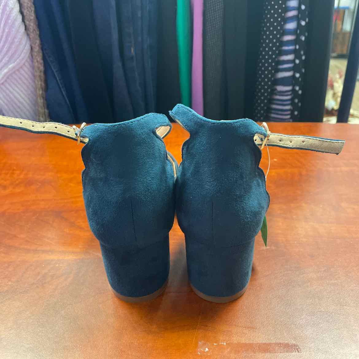 Journee Collection Edna Round Toe Low Block Heel Pumps Size 7