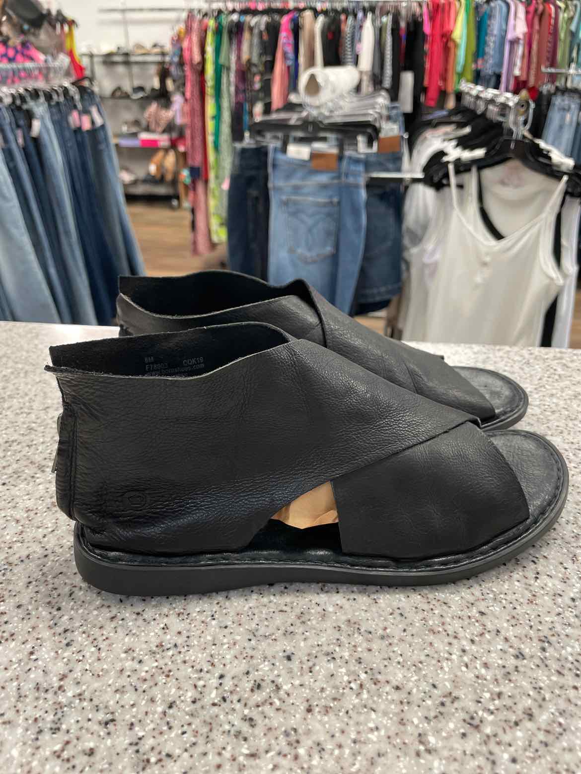 BORN Size 8 Black sandal