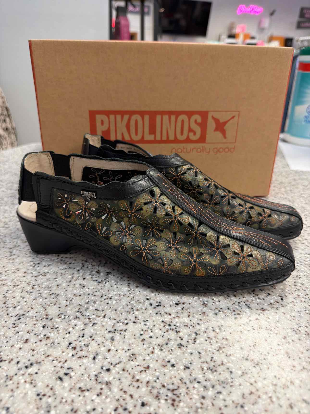 Pikolinos Size 38 Romana Floral Leather Slingback Black Olive Shoes