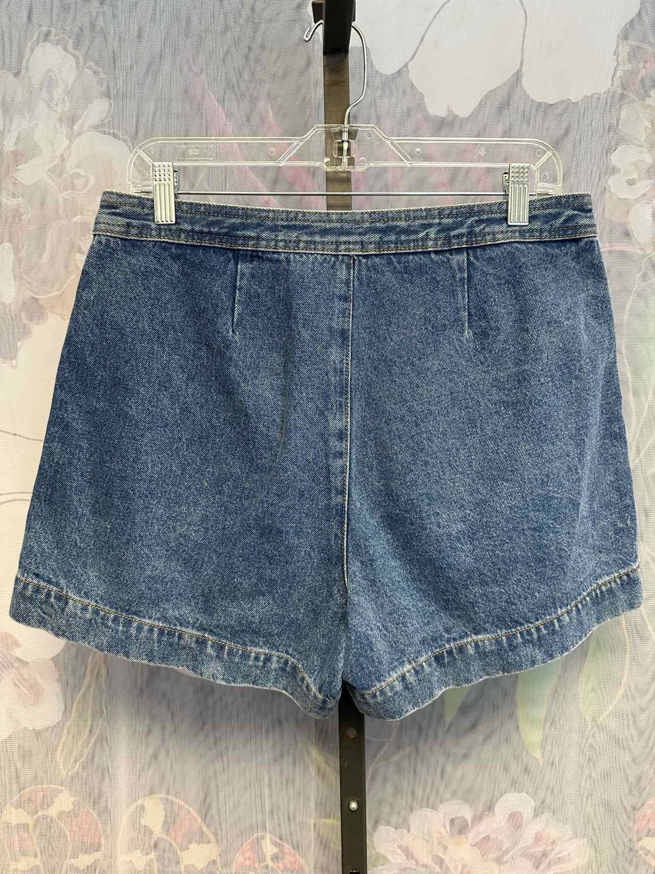 Steve Madden 8 Denim button down shorts