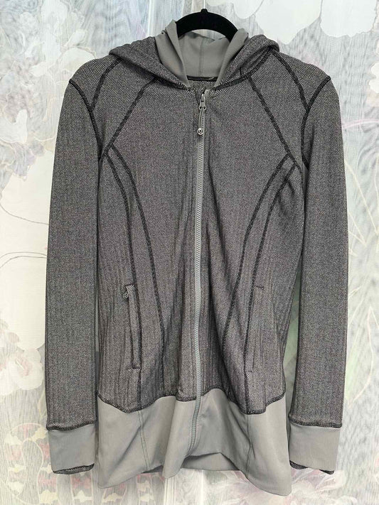 Lululemon Size 8 Grey Top