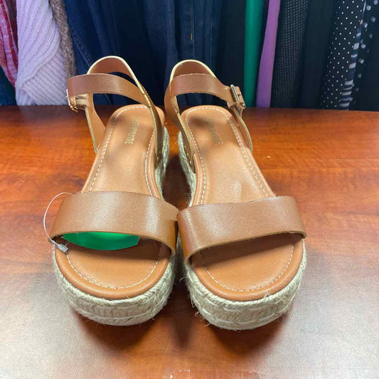 CushionAire Melissa Espadrille Platform Sandals Tan Faux-Leather Size 10
