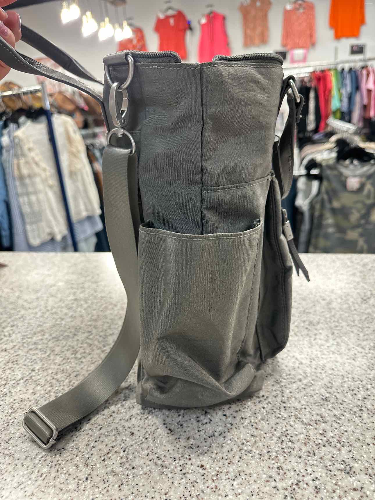 Baggallini Size Large Gray Handbags