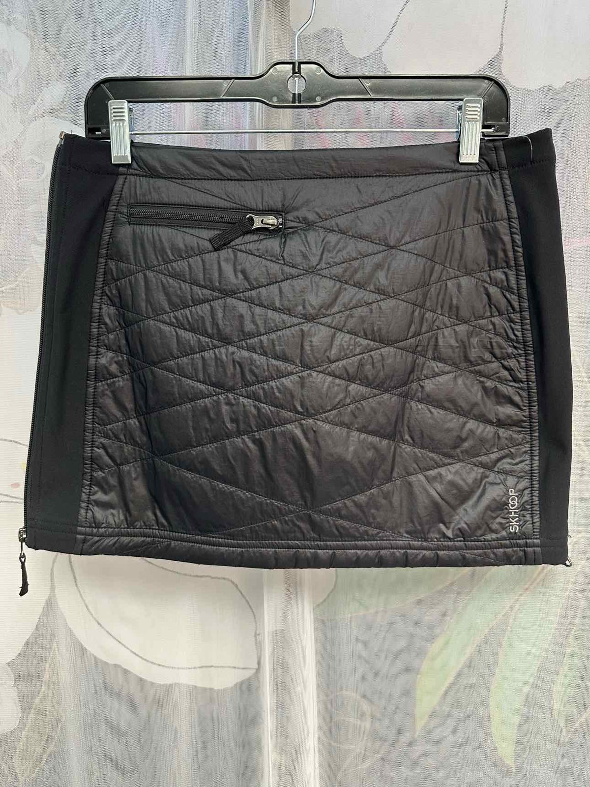 Skhoop Quilted Puffer Mini Multipocket/Zipper Size Medium Black Skirt