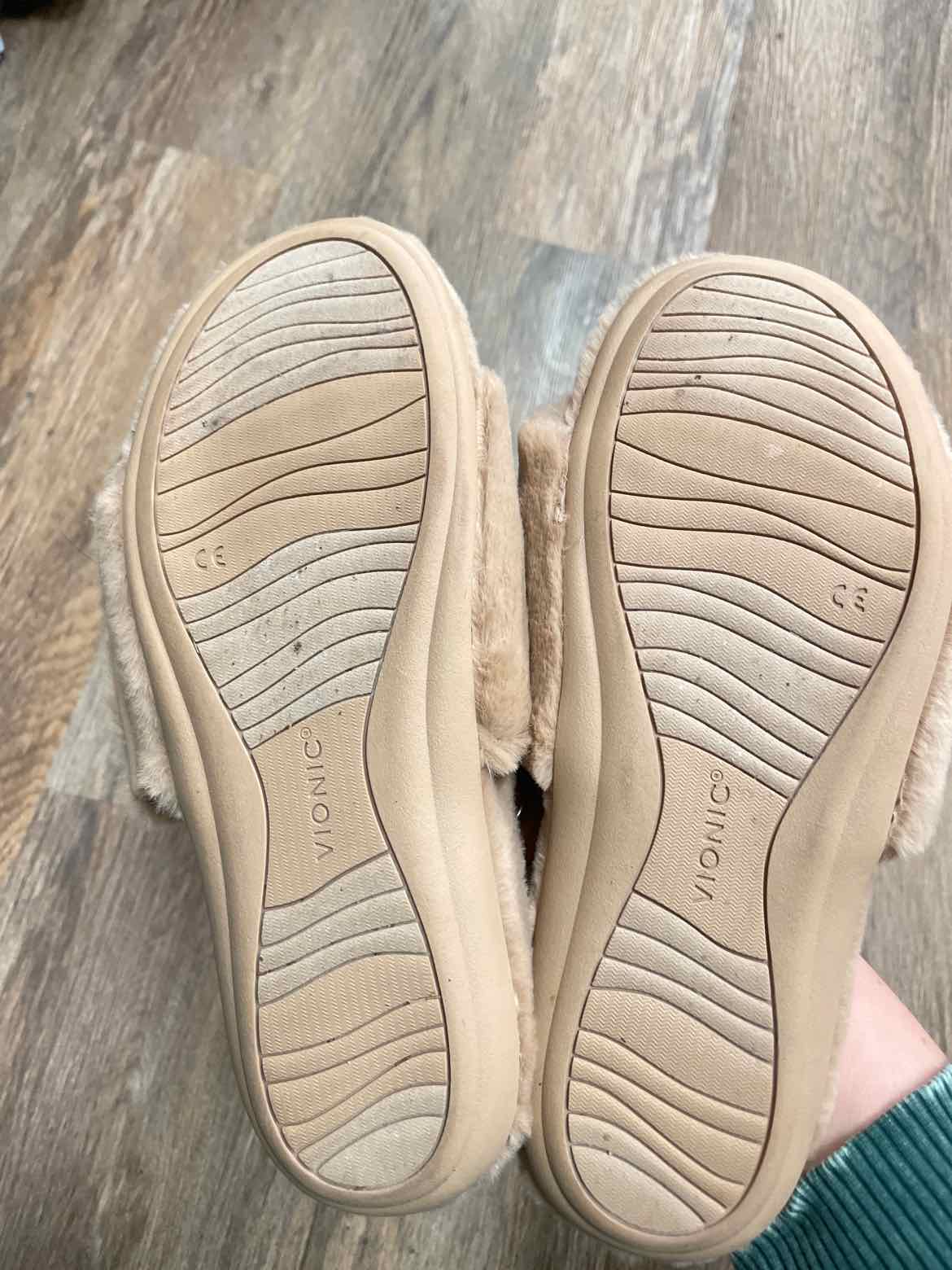 Vionic Size 10 Tan Shoes