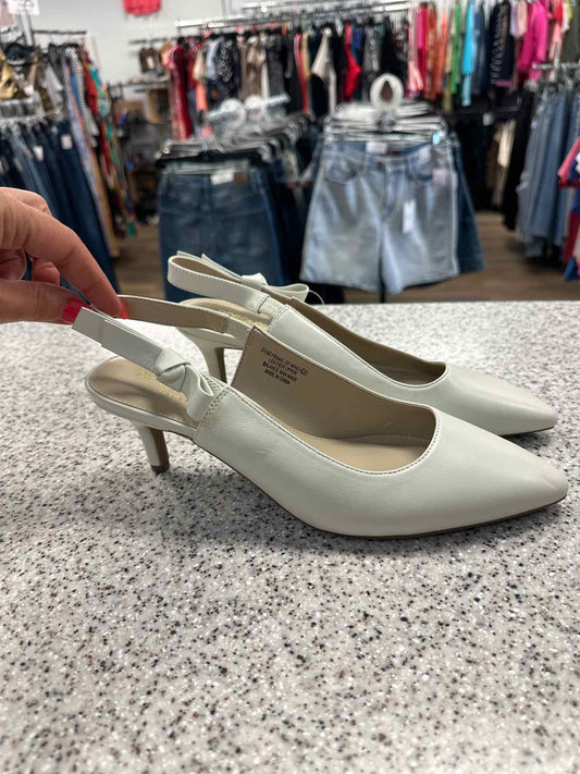 Aerosoles Size 9.5 Off White Leather kitten heel pointed toe Bow Sandals NEW