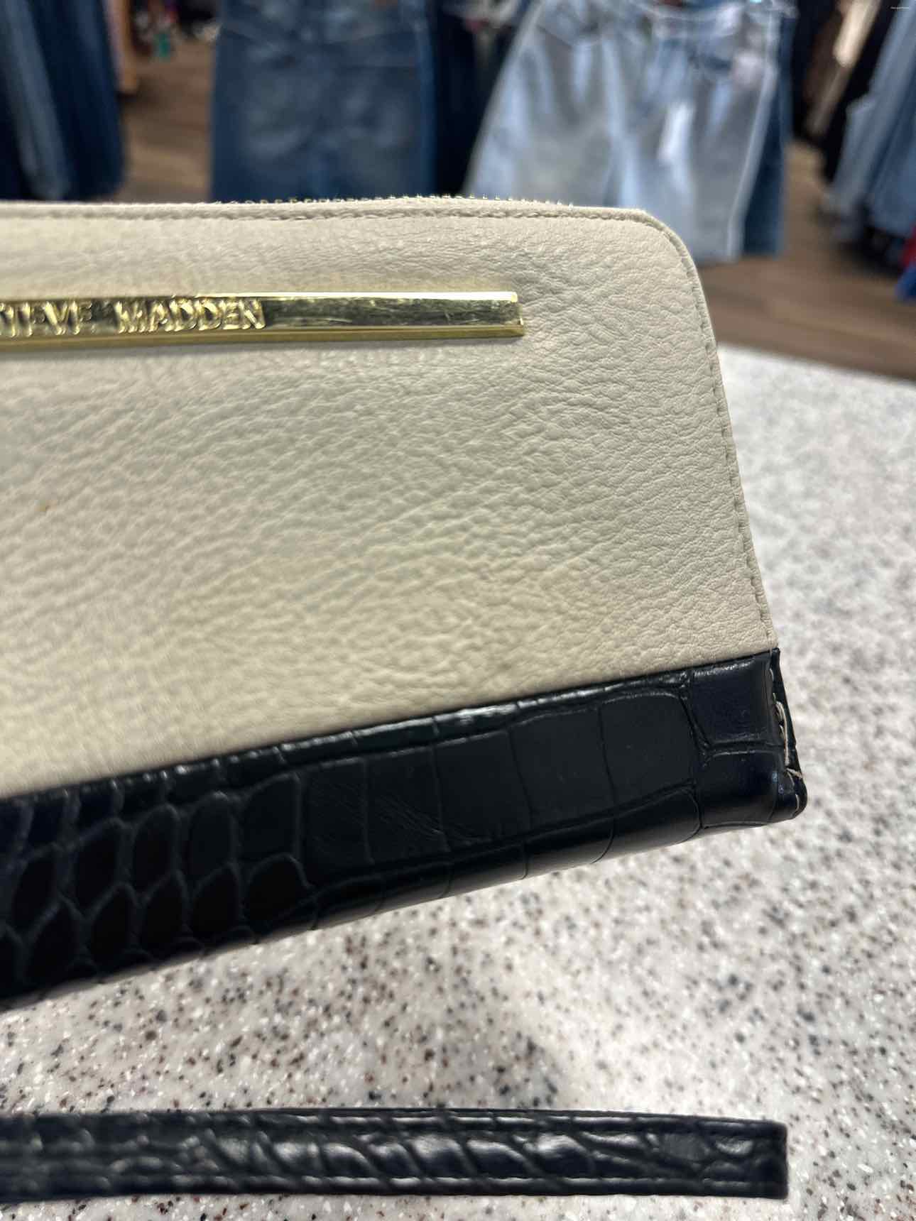 Steve Madden Size Small Tan and Black Long Zippy Wristlet Wallet