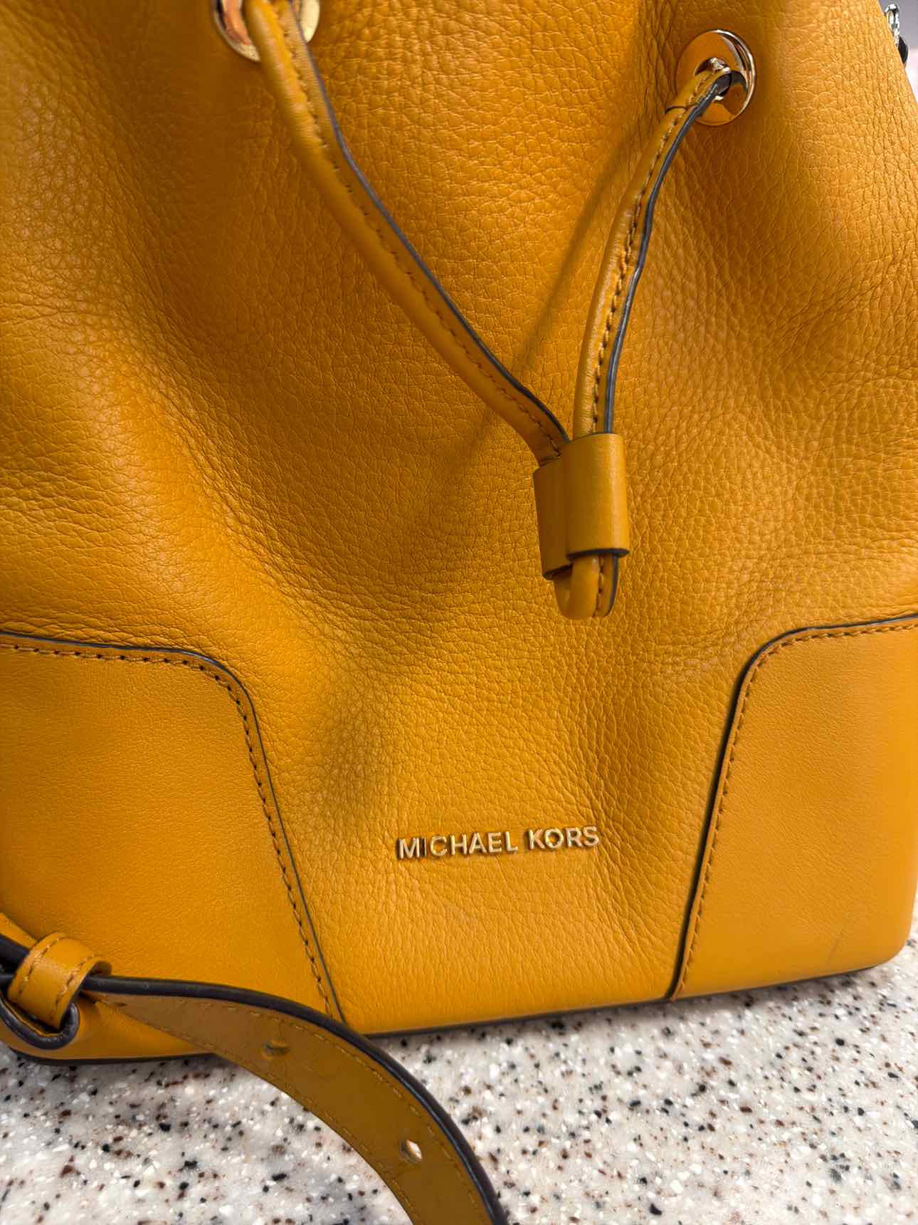MICHAEL KORS Mercer Gallery Mustard Pebbled Leather Bucket Shoulder Handbags