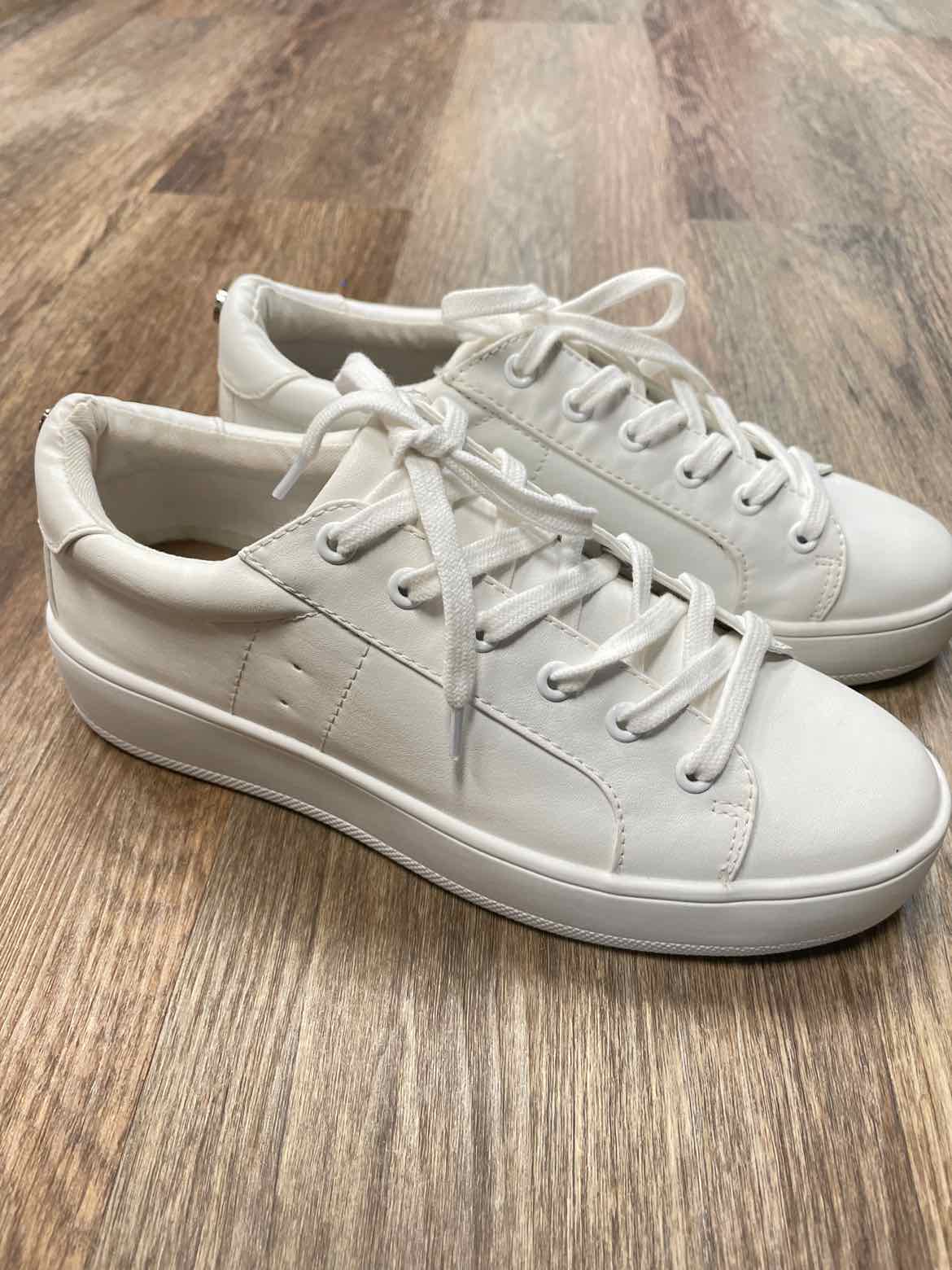 Steve Madden Size 9 1/2 White Shoes