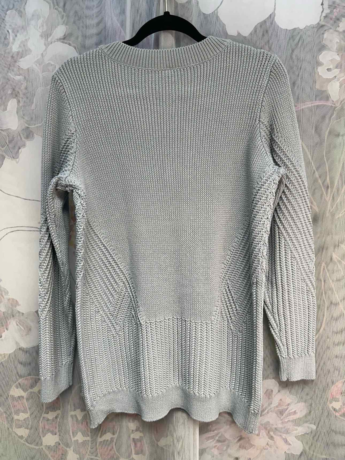 Athleta Teton Heavy Weight V-Neck Size Medium Grey Sweater