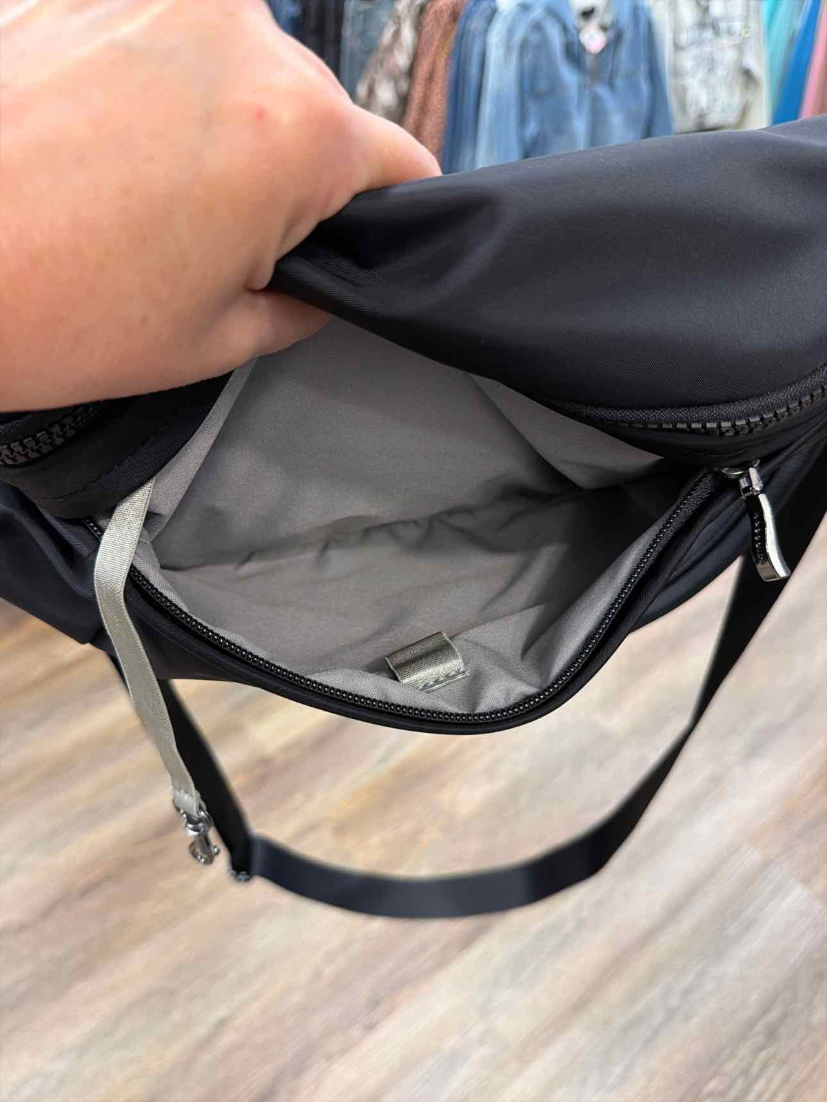 Baggallini Stanton Black Nylon Crossbody Sling Bag NEW