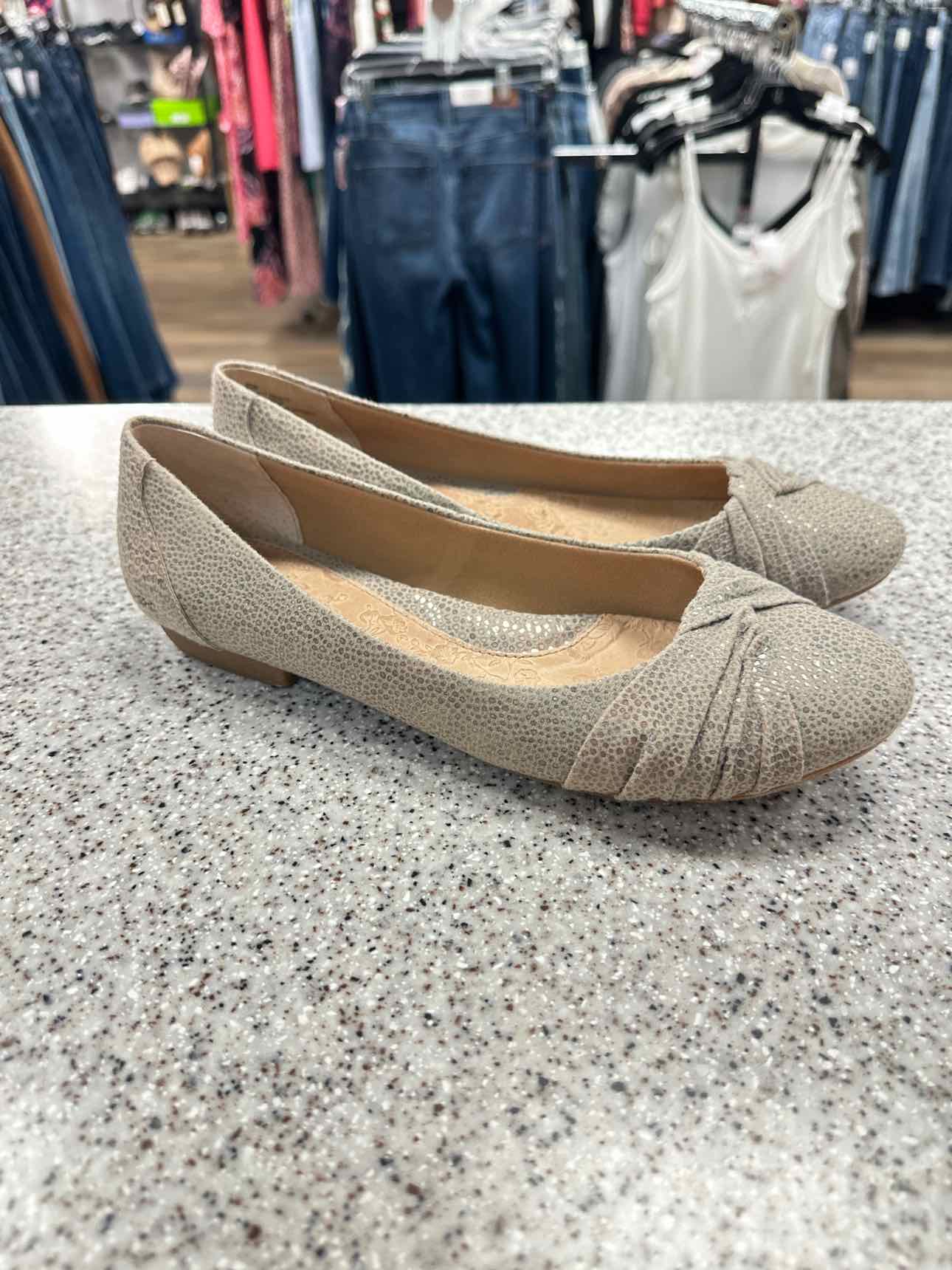 BOC Size 9 1/2 Taupe Shoes