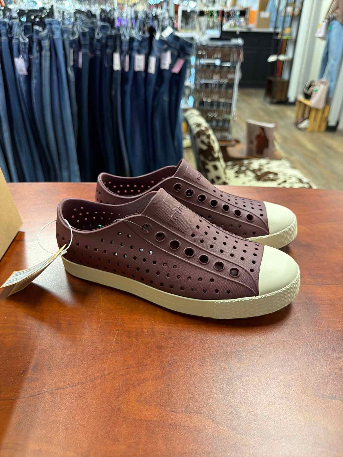Native Shoes Jefferson Slip-On Burgundy Lightweight Fashion Sneakers Size 6