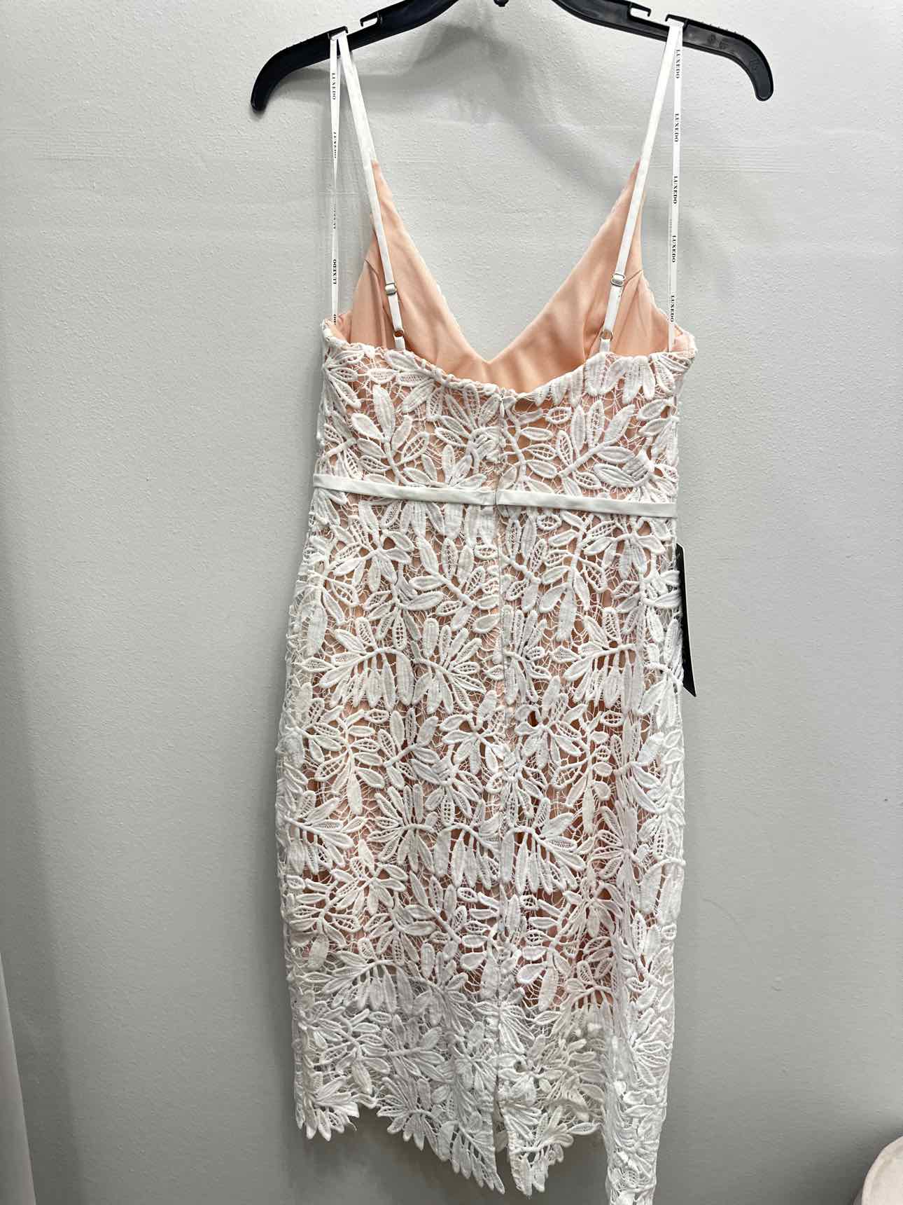 Luxedo Size Medium White/Tan Dress