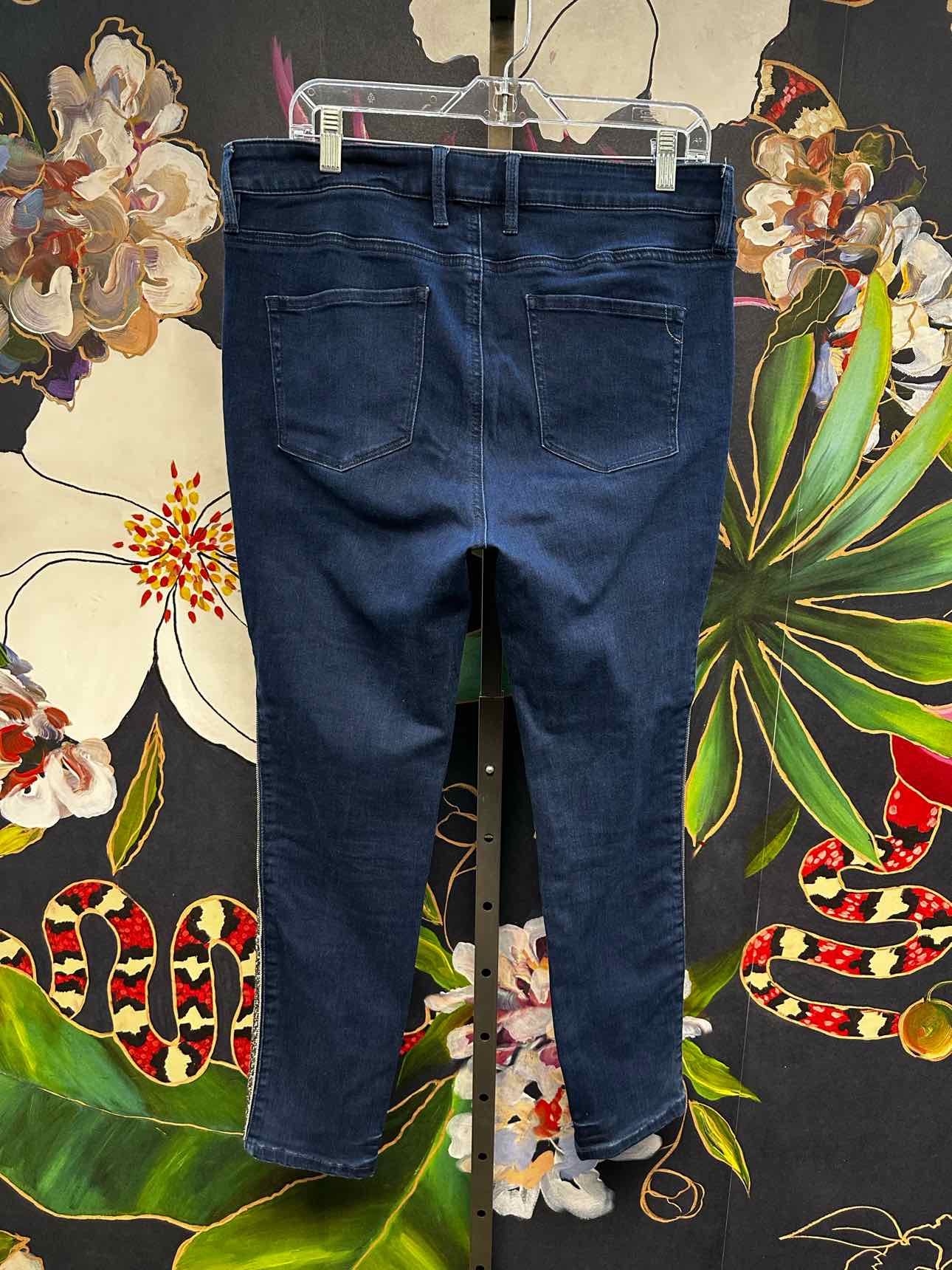 Tommy Bahama Size 12/28 Denim Jeans