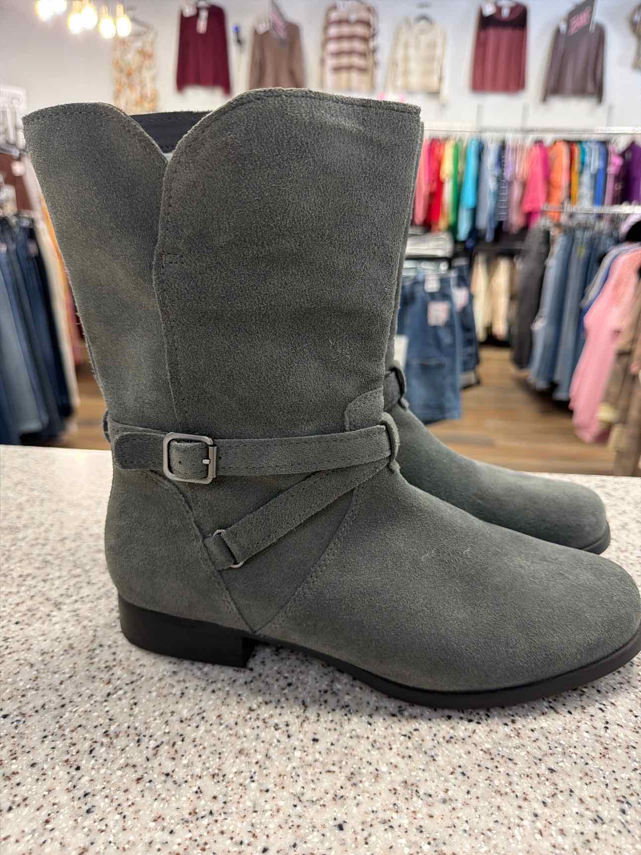 Koolaburra by UGG Size 9 Grey Elista Suede Mid-Calf Boots
