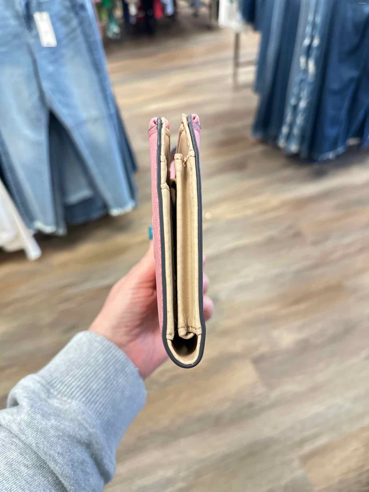 Guess Size Medium Blush Wristlet