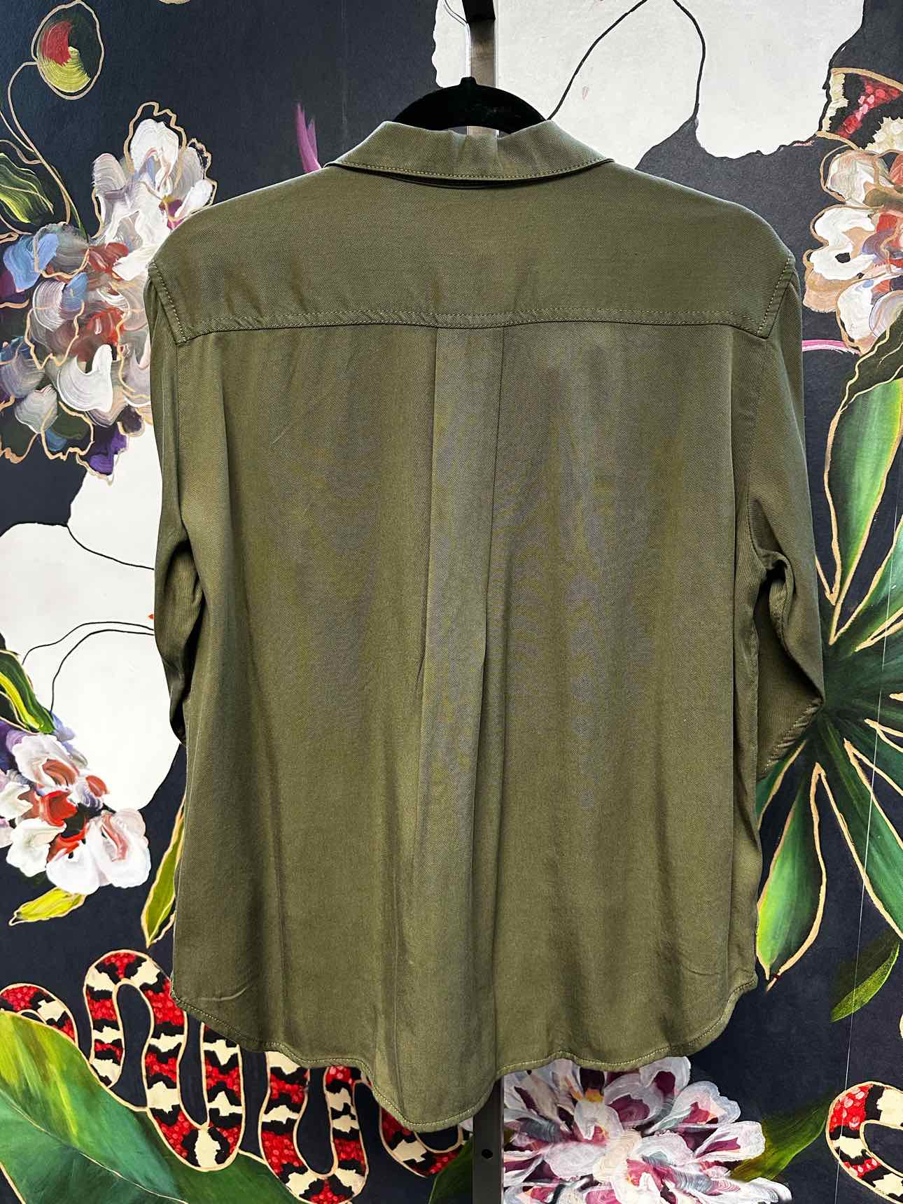 Gap Size Medium Olive Top