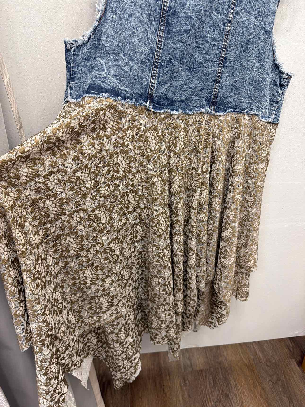 Size XL Blue Denim Sleeveless Top with Brown Lace Skirt Cardigan