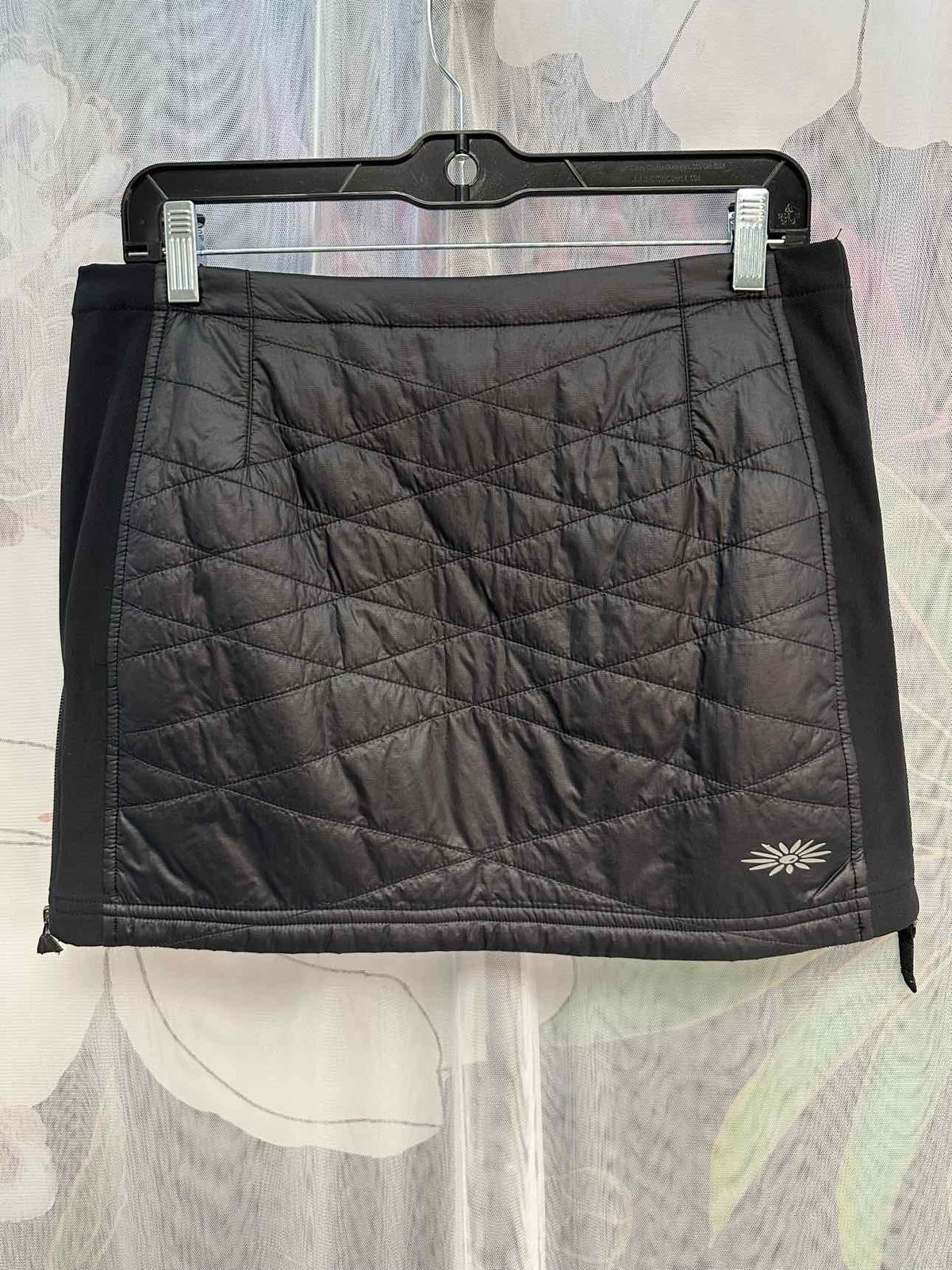 Skhoop Quilted Puffer Mini Multipocket/Zipper Size Medium Black Skirt
