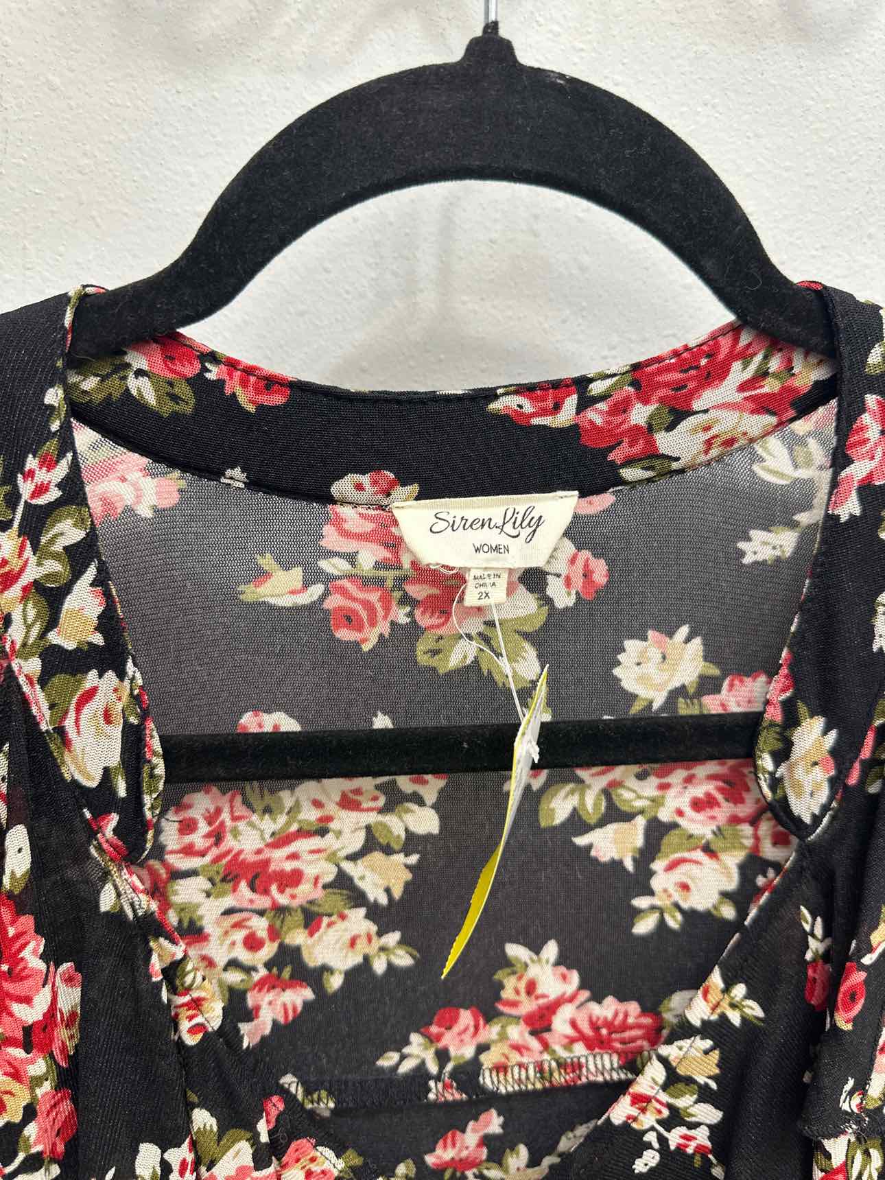 Siren Lily Size 2X Black Top