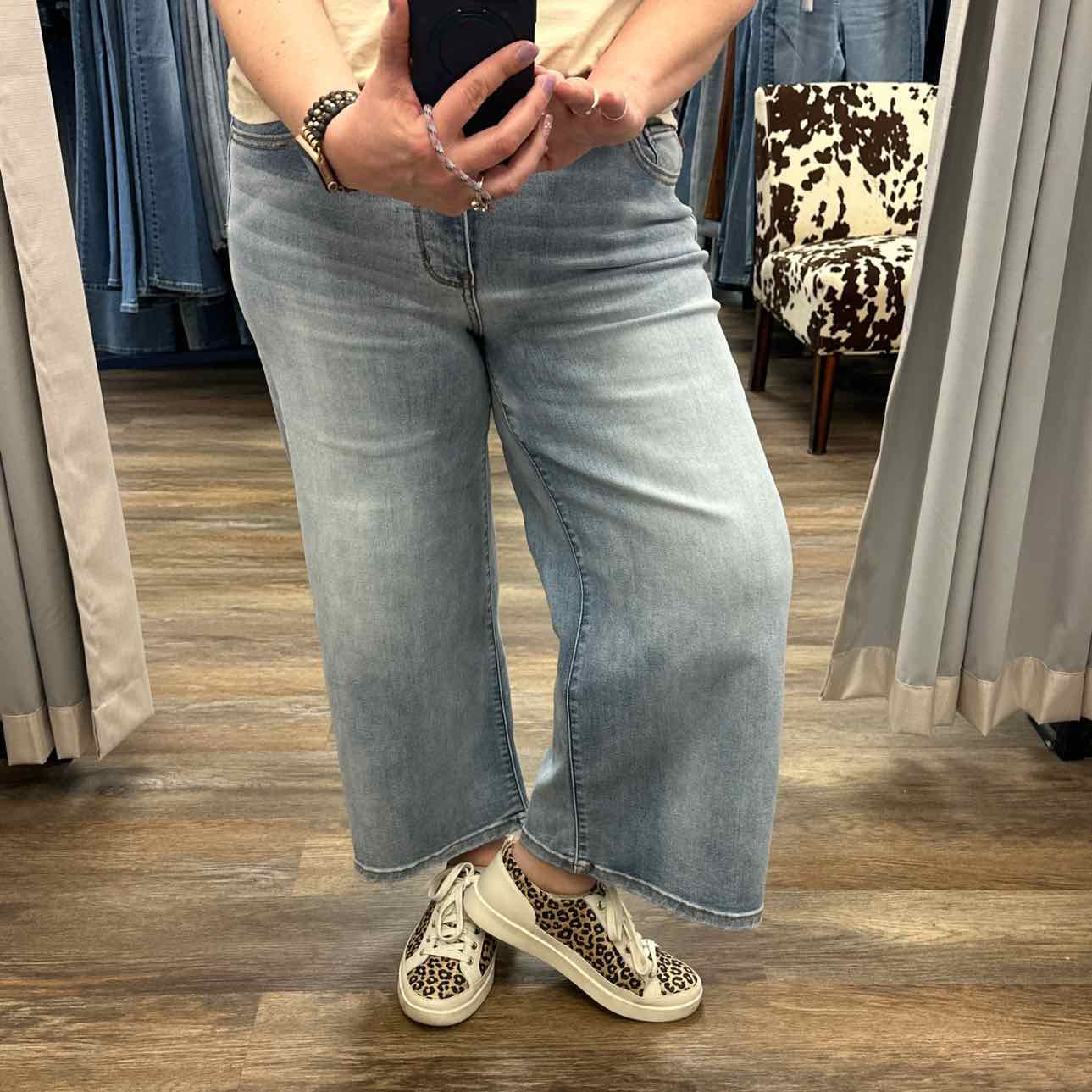 Judy Blue Mid Rise Wide Leg Crop Denim Jeans