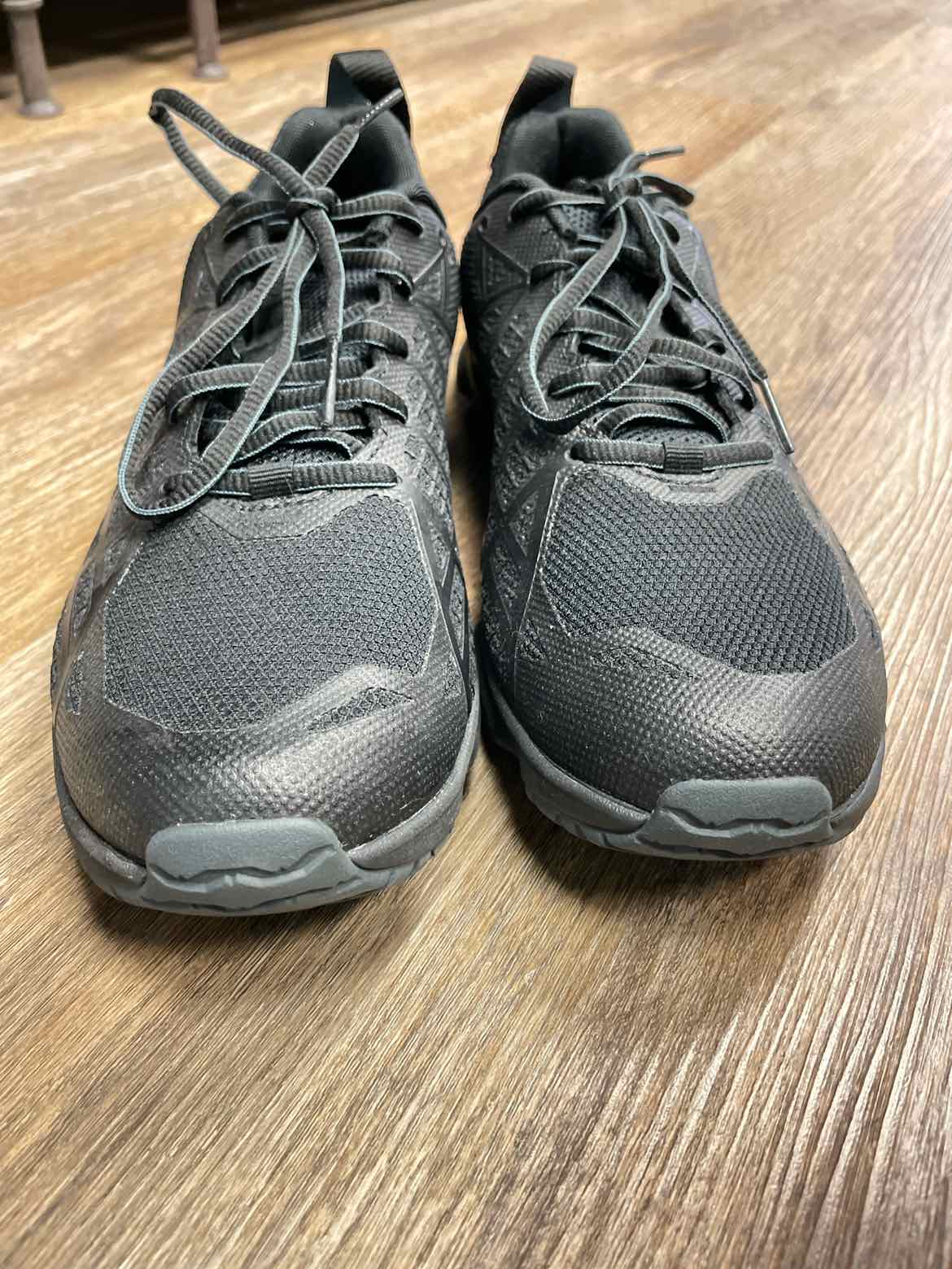 Under Armour Size 10 Black Shoes